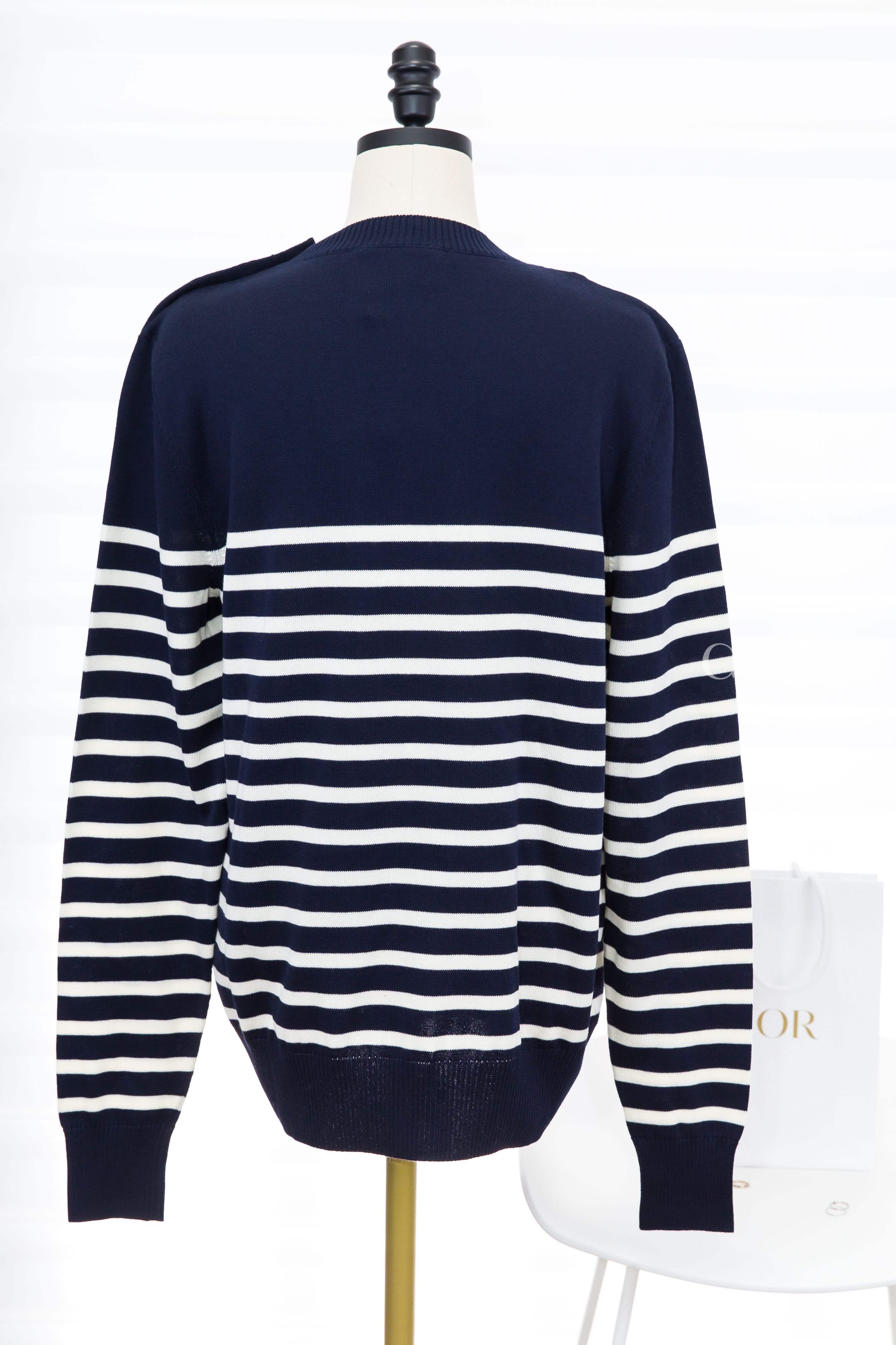 Dior Dioriviera Dior Marinière Sweater 藍底白色橫條紋棉質針織長袖上衣，背面展示深藍白橫條紋與羅紋下擺