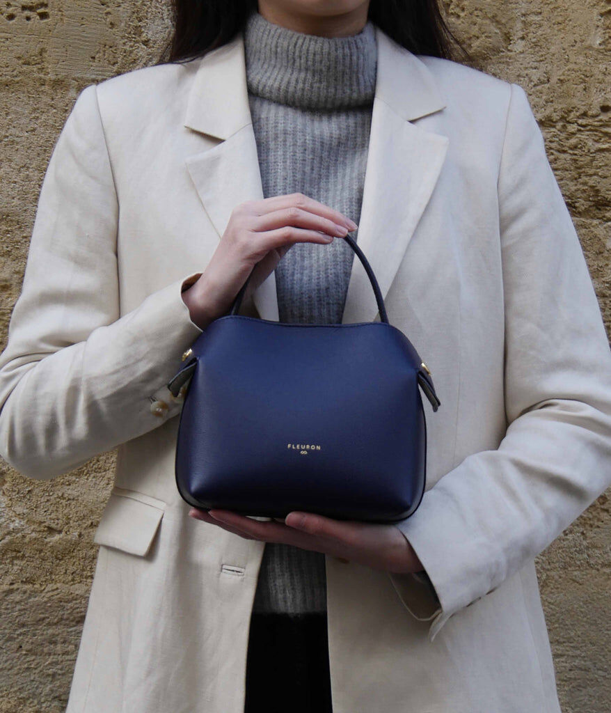 1FL1018-059 [FLEURON] Mini Swann Bleu Nuit #MAF04VL3915MNB (EU)