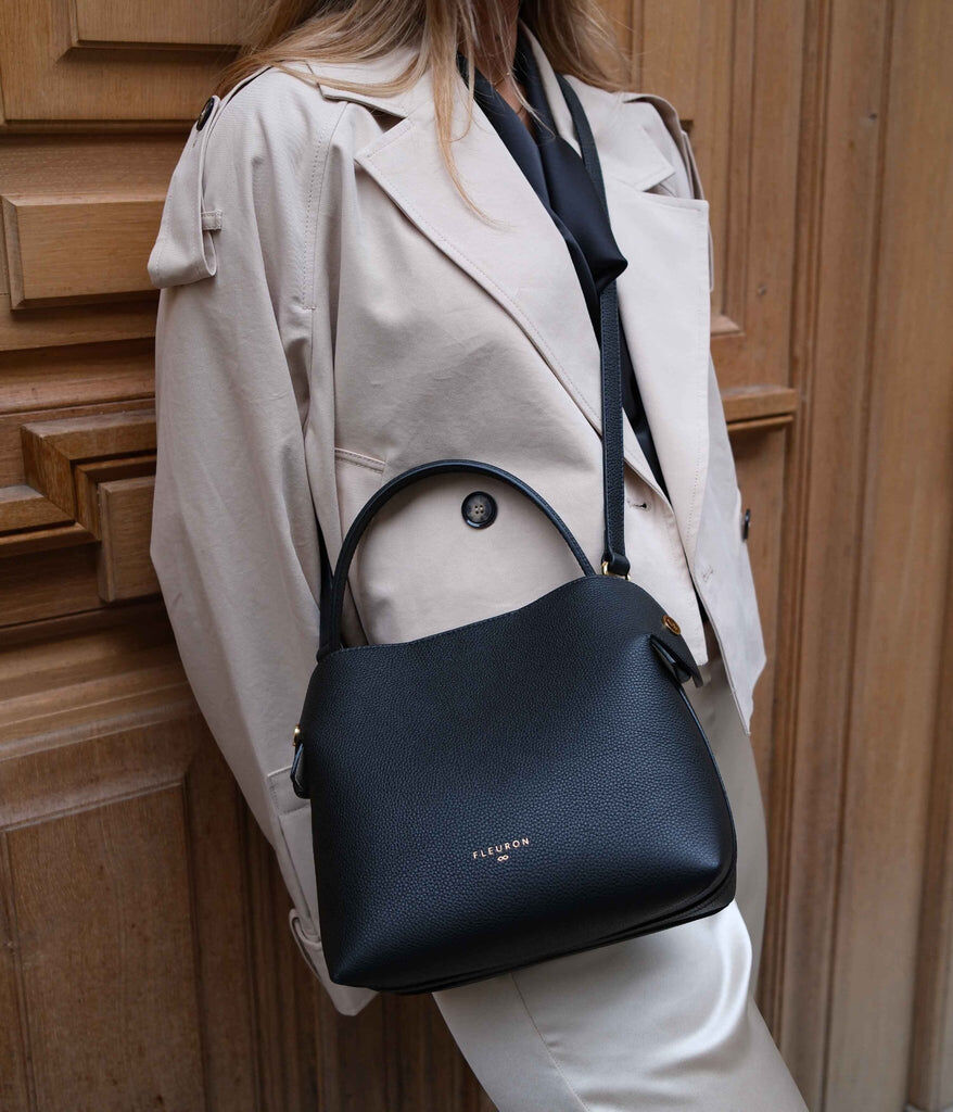 1FL1018-064 [FLEURON] Medium Swann Noir #MAF06VG0303BLK (EU)