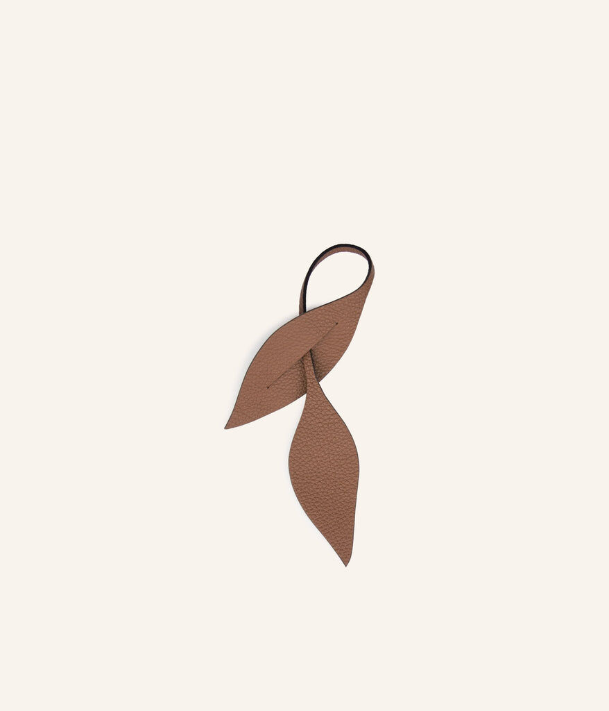 1FL1018-427 [FLEURON] Folia Marron Glace #PMM08VG1029CCN (EU)