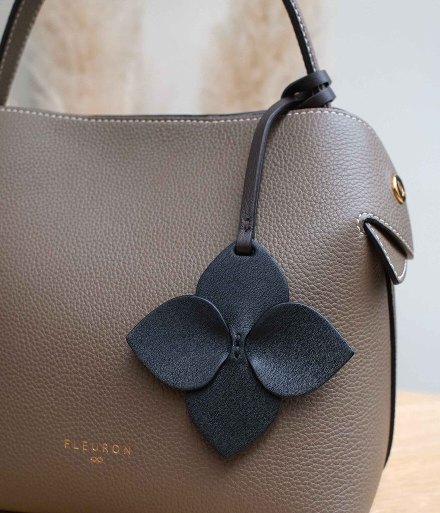 1FL1018-442 [FLEURON] Sia Noir Lisse #PMM09VL0303BLK (EU)