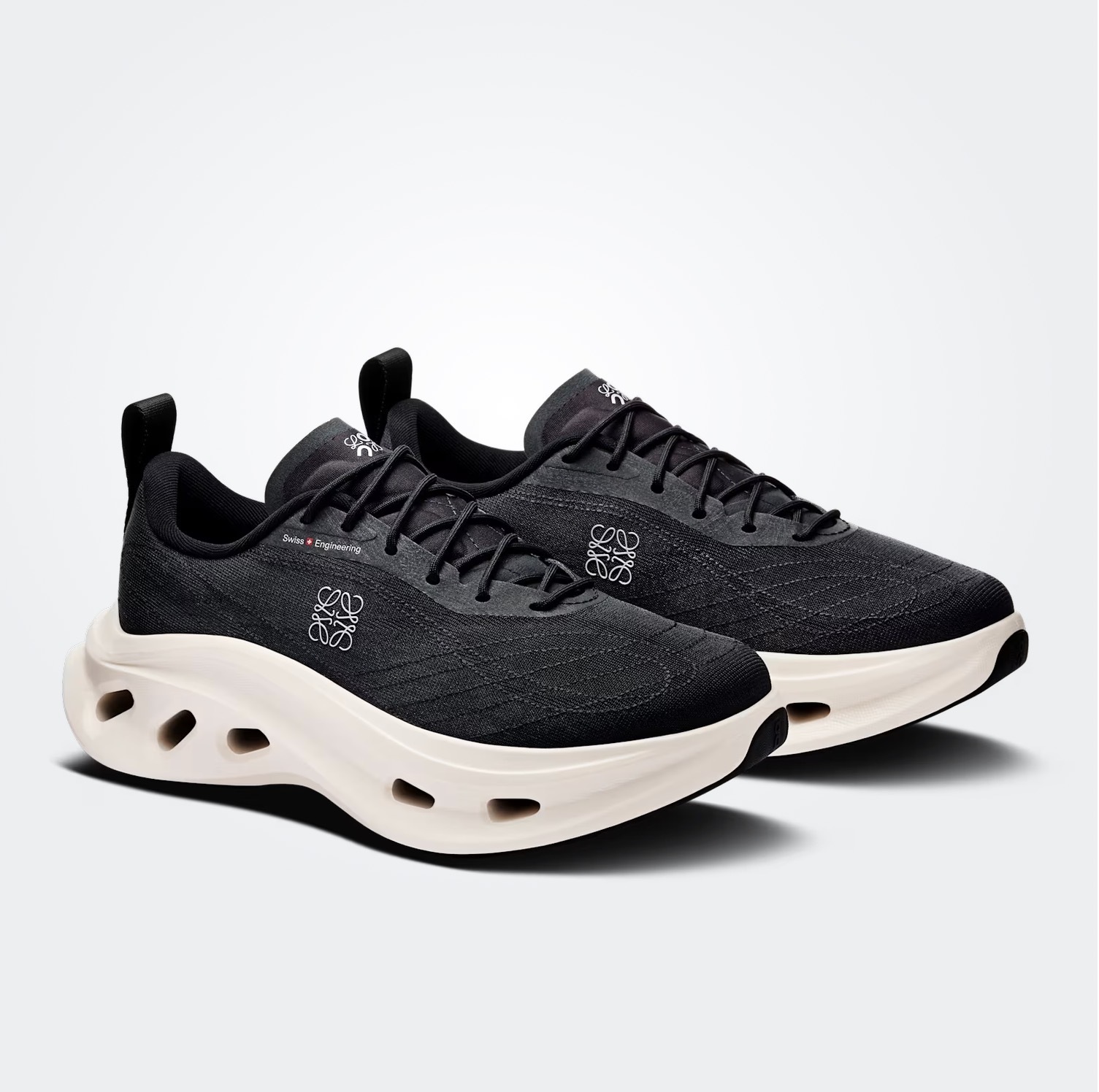 【Luxury】On Running x LOEWE 聯名女鞋 Cloudtilt Cosmic 厚底氣墊慢跑鞋 CloudTec Phase™ 緩震科技 Helion™ 泡棉中底 輕量健走鞋 潮流休閒鞋 精品聯名鞋款