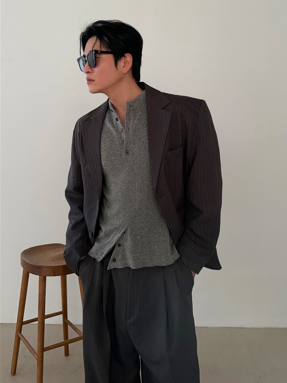 Dion 肌肉貼身開衩亨利領T卹