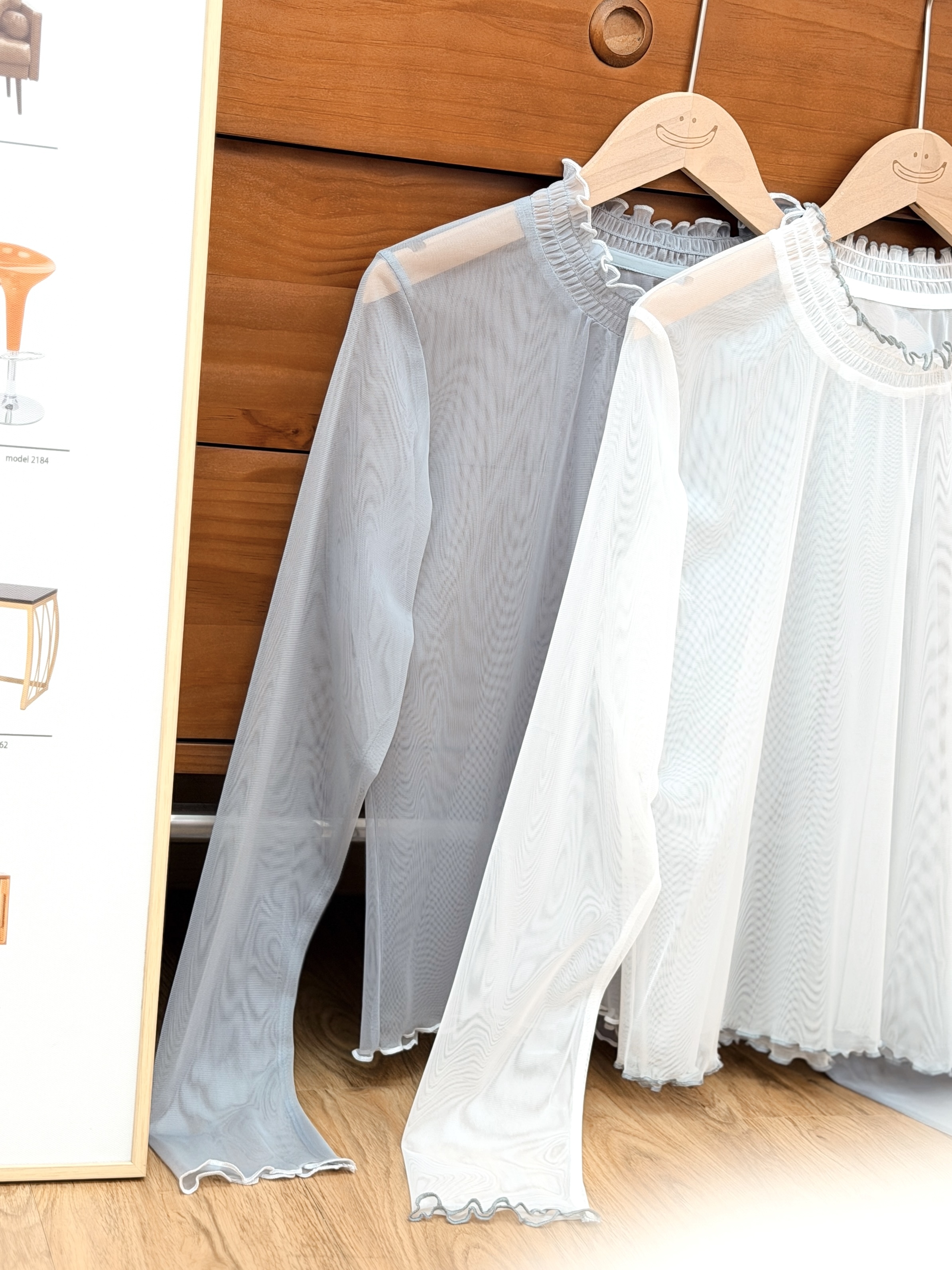 兩色 / 磨砂感純色滾邊長袖上衣 / Frosted Mesh Contrast Trim Top
