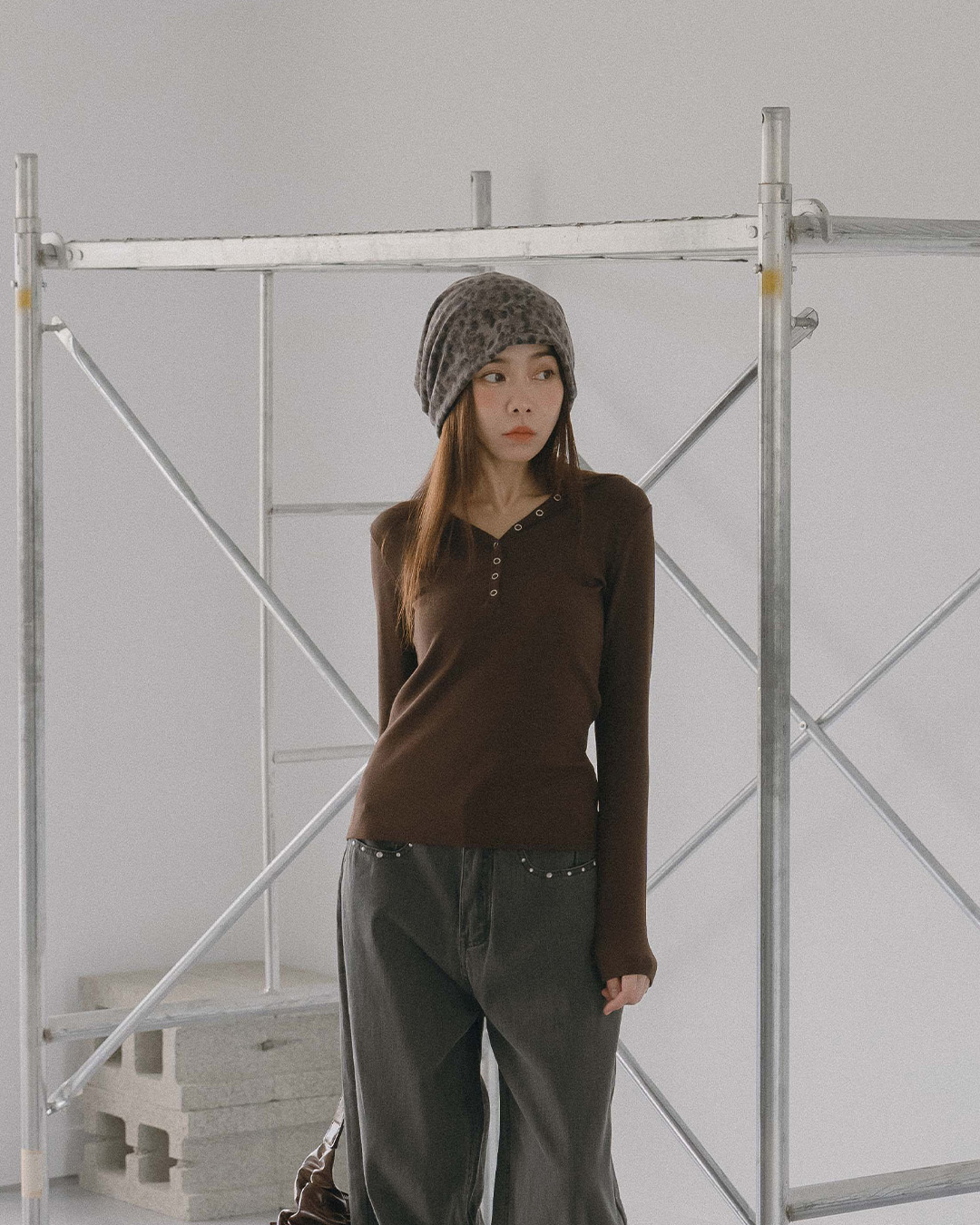 Ribbed V-Neck Snap-Front Fitted Top – Brown-Coffee【01200150】in stock+pre-order