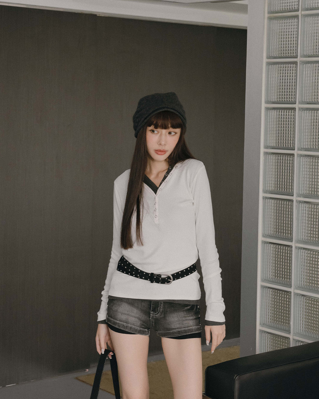 Ribbed V-Neck Snap-Front Fitted Top - White【01200149】in stock+pre-order