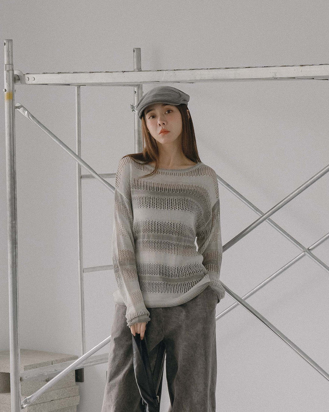 Color-blocked openwork wide-knit sweater, available in two colors.【01013585】in stock+pre-order