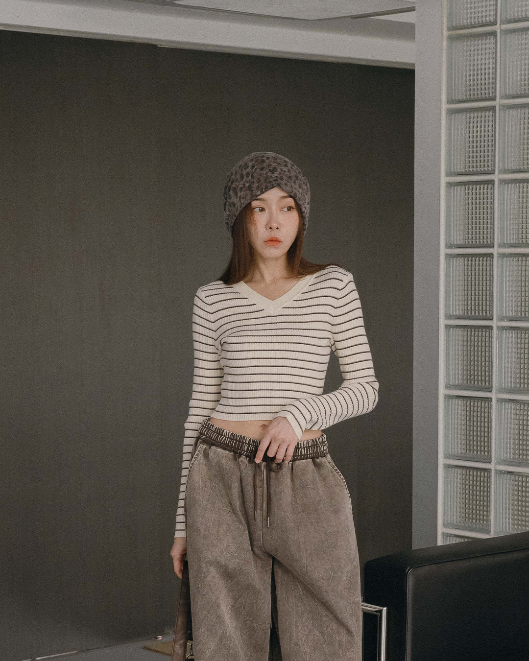 Striped V-neck fitted knit long-sleeved top, available in three colors【01013572】in stock+pre-order