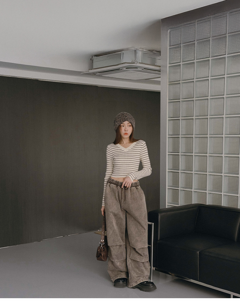 Striped V-neck fitted knit long-sleeved top, available in three colors【01013572】in stock+pre-order