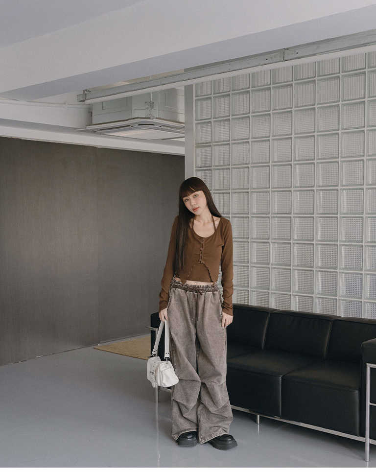 Vintage-wash pleated wide-leg trousers – available in two colors【04102040】in stock+pre-order