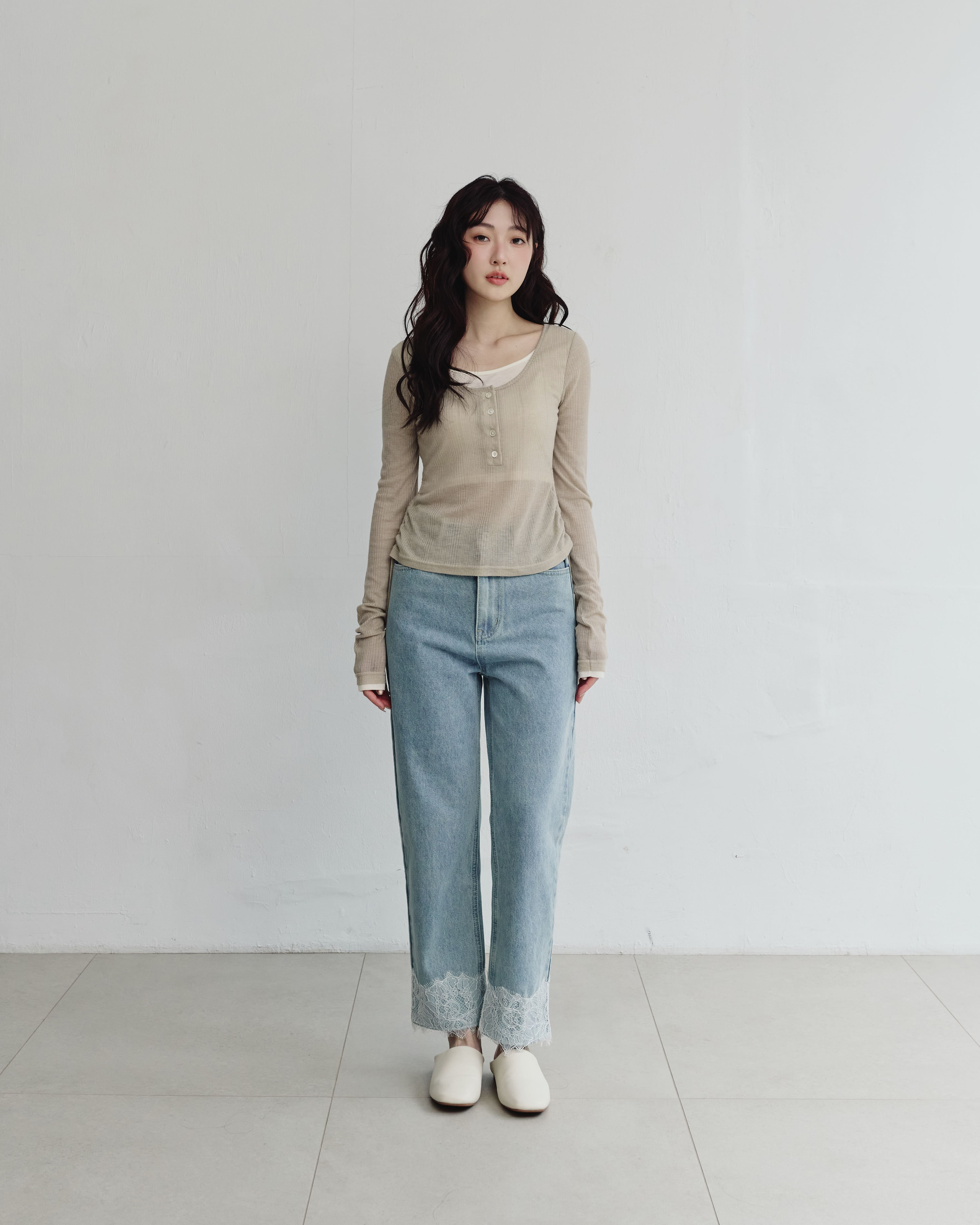 寬蕾絲拼邊小直筒九分牛仔褲-淺藍