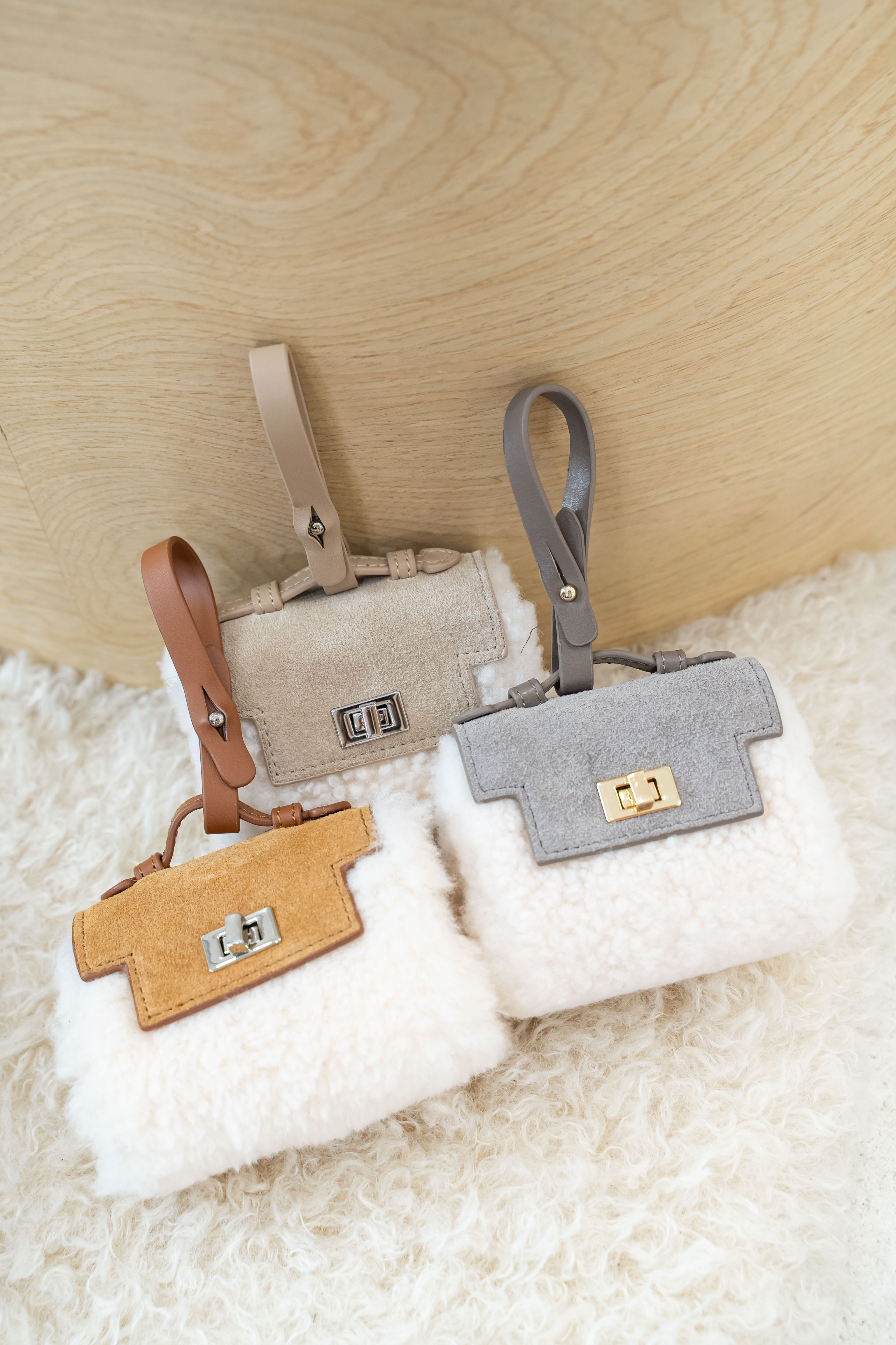 【3色入】UGG 26AW Ozlana Mini shearling Pouch