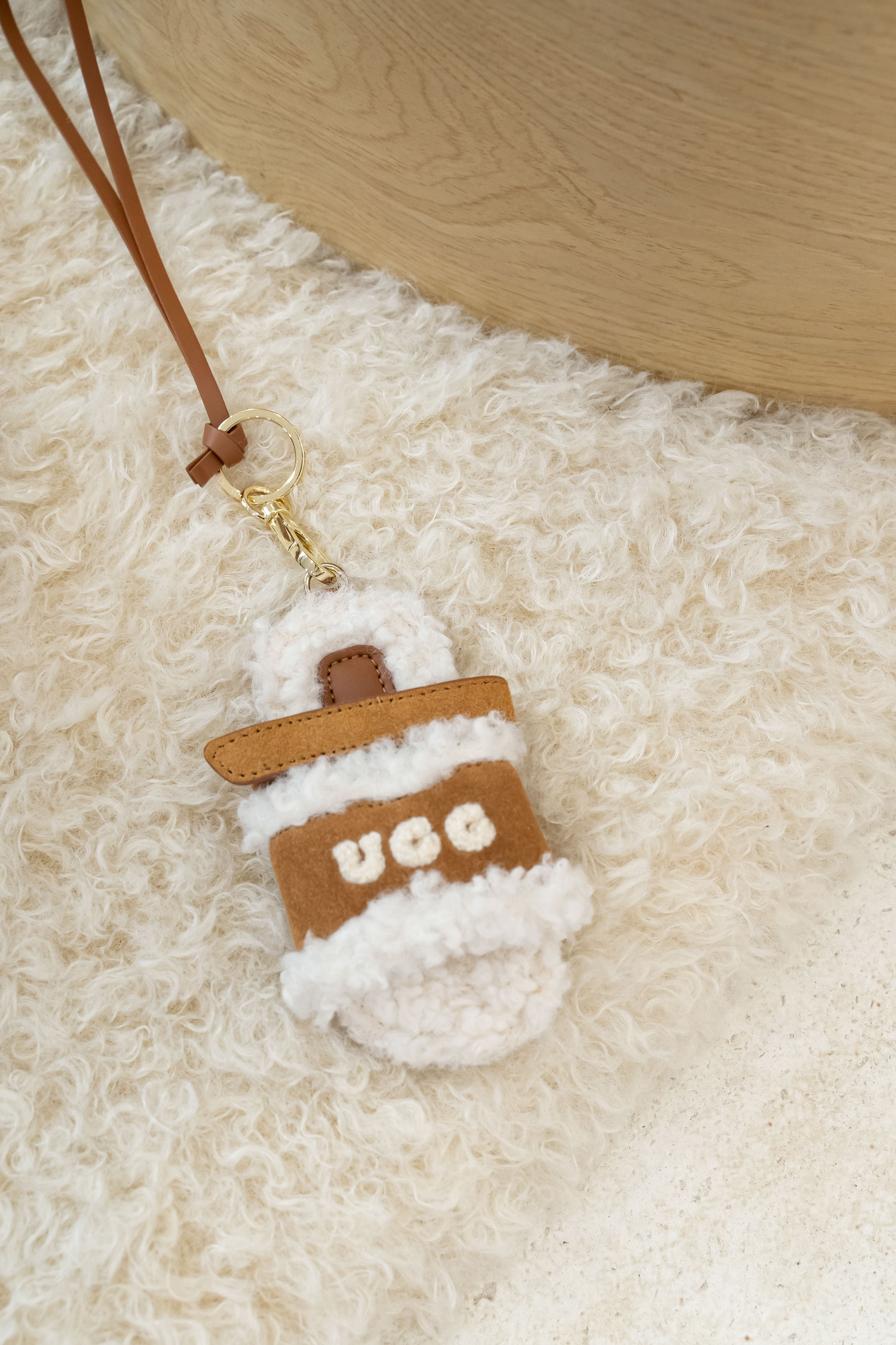 UGG 26AW Ozlana Estela Shearling Slipper Keychain