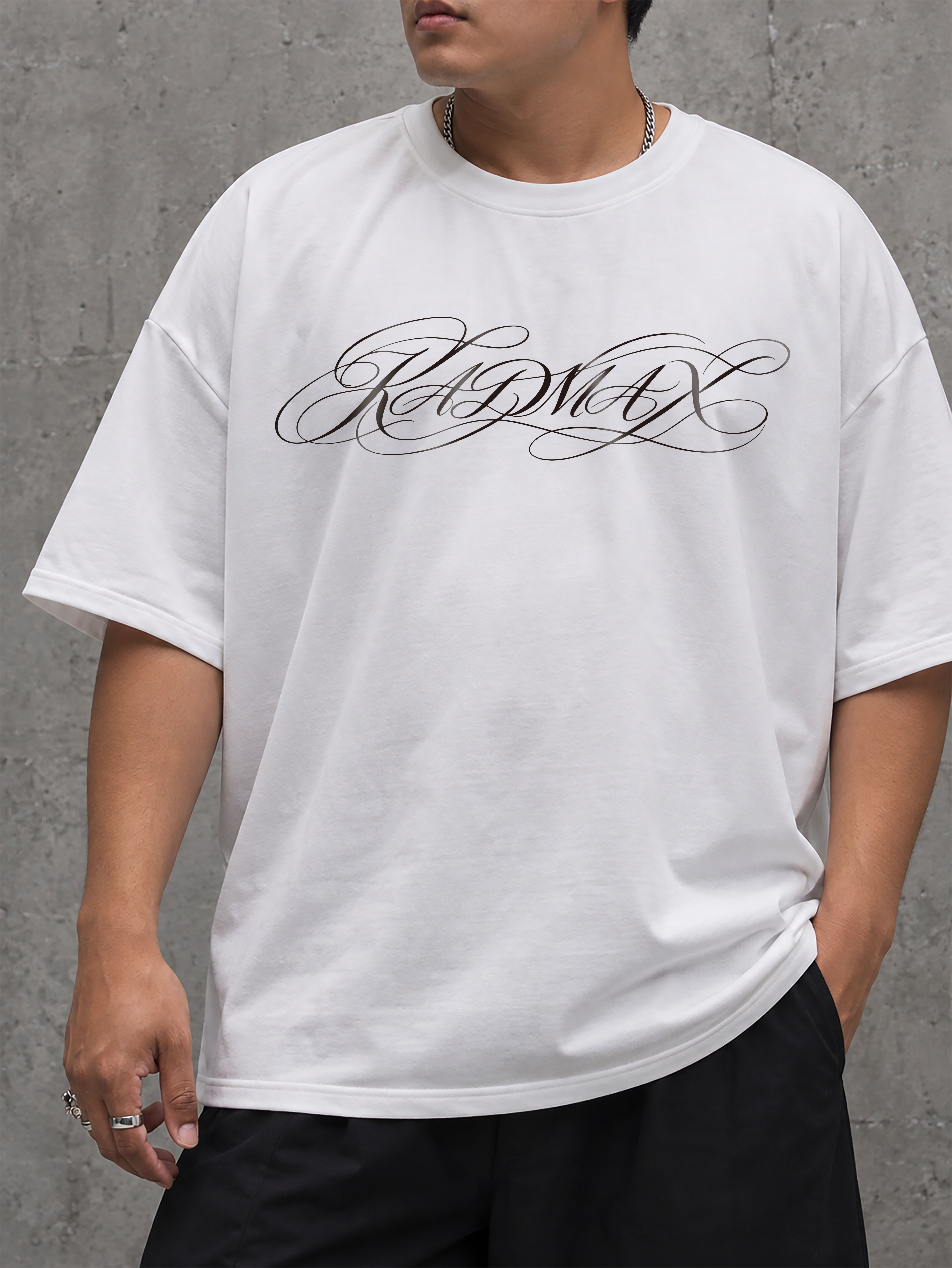 KADMAX大尺碼 - 美式大英文草寫短袖TEE〈KMSS2639〉