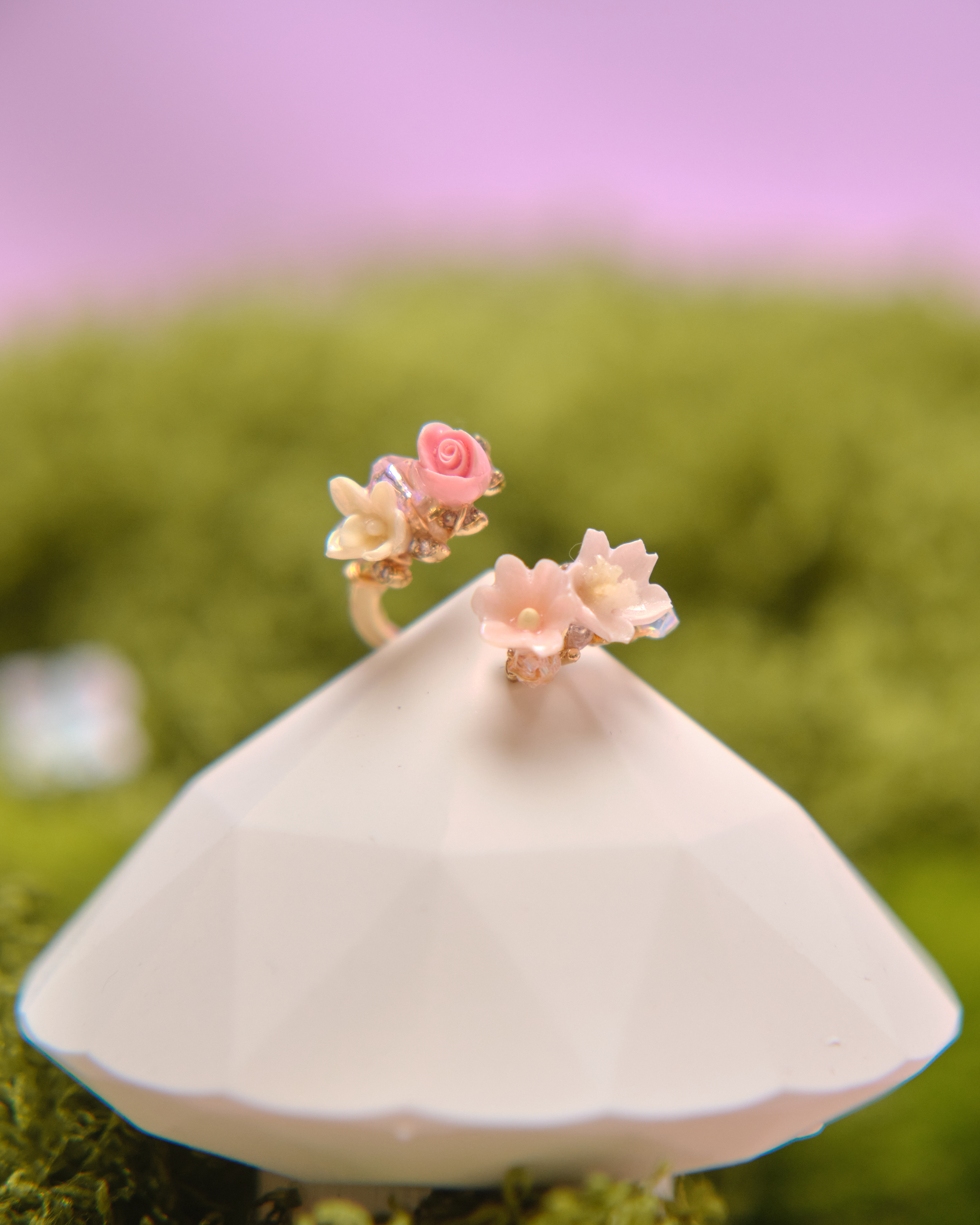 14043 Garden Gleam Adjustable Ring