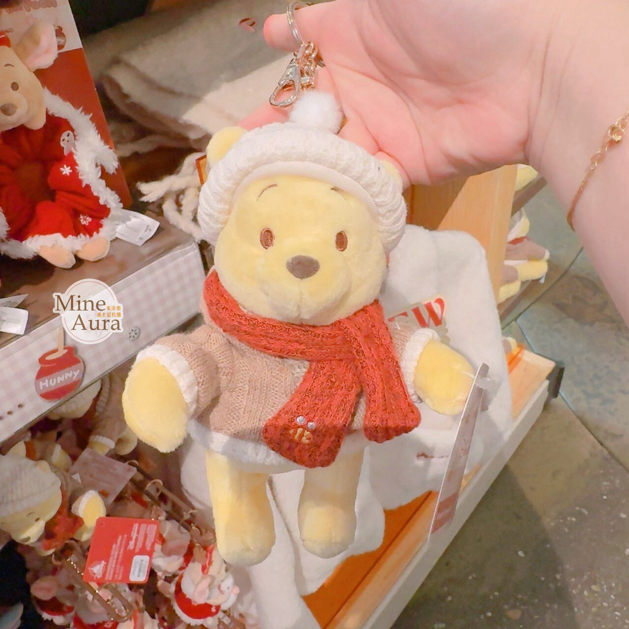 小熊維尼 Winnie the Pooh 冬日暖裝系列 絨毛 鑰匙圈 吊飾 -香港迪士尼樂園