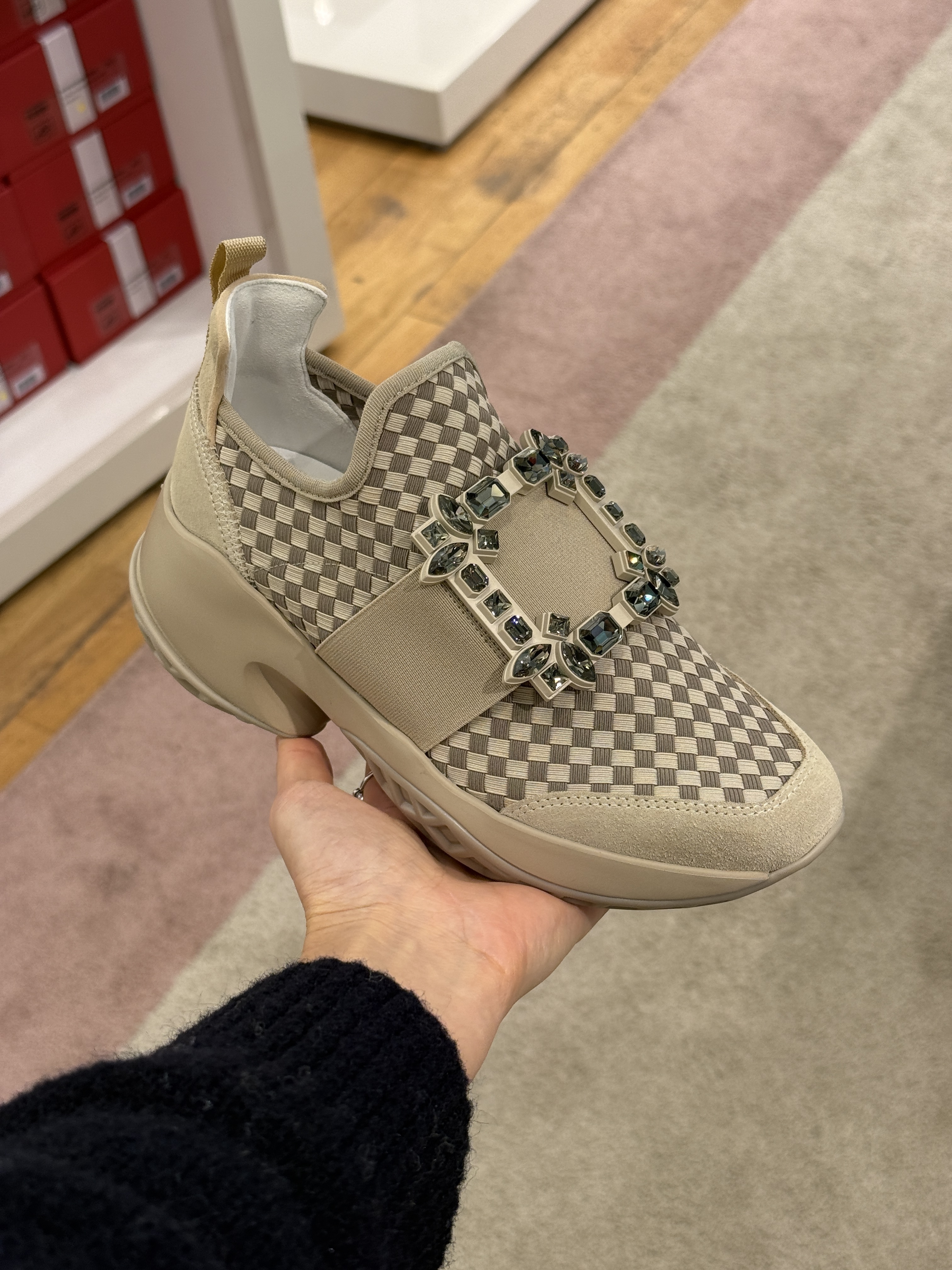 Roger Vivier viv run strass sneakers milk tea check