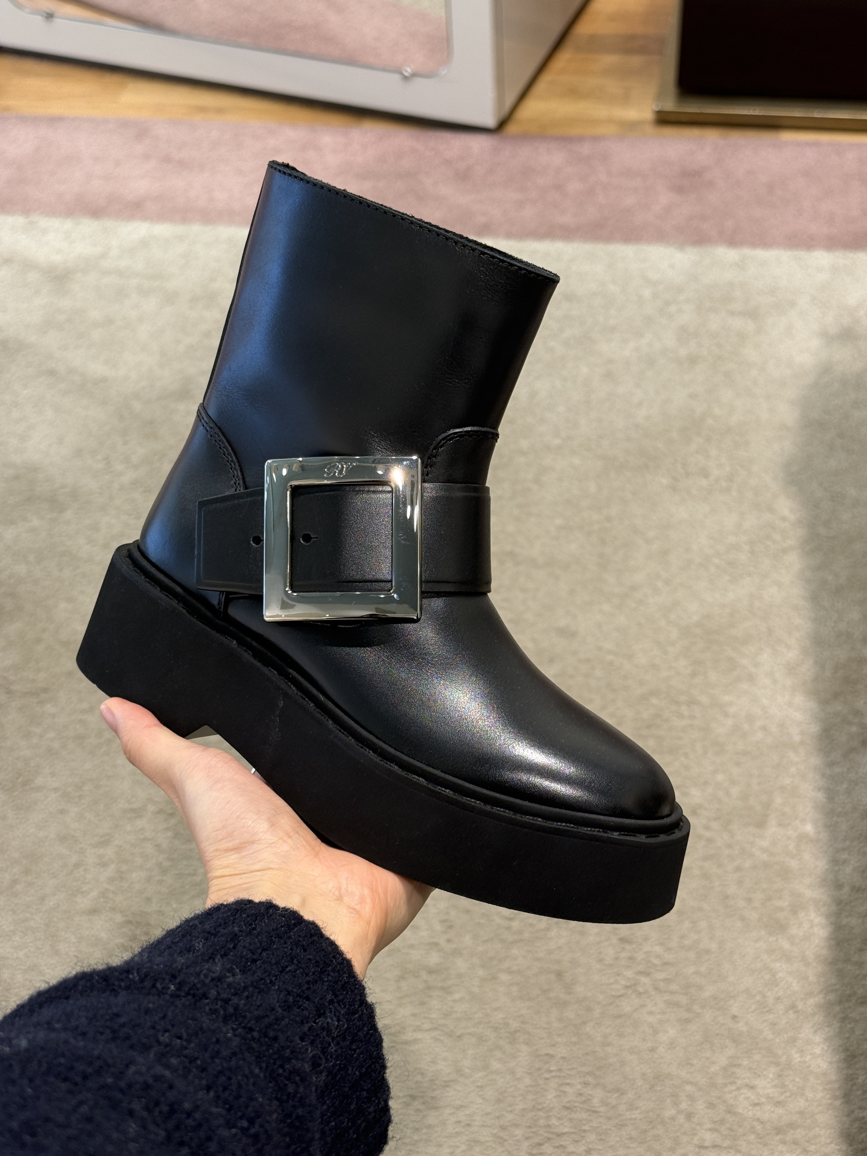 Roger Vivier viv rangers high metal buckle boots black