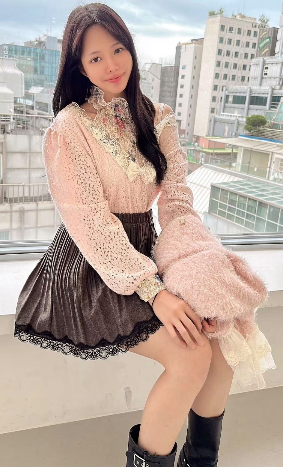 Y138   彩色LACE襯衫   胸 44 長24   $569  校長價