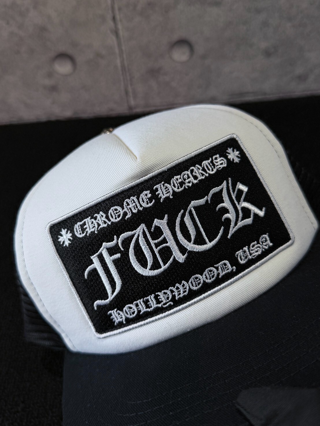 Chrome Hearts 克羅心 難買款 刺繡FxxK 歌德十字貼布黑白卡車帽 網帽