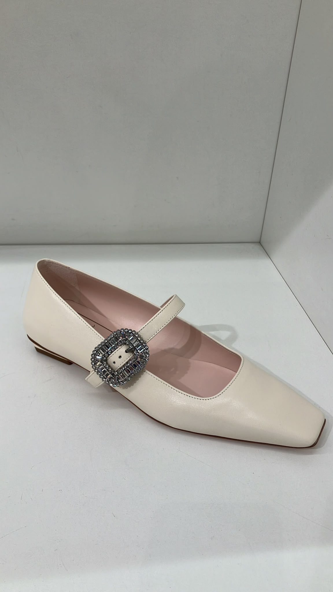 Roger Vivier Mary Jane strass flats white