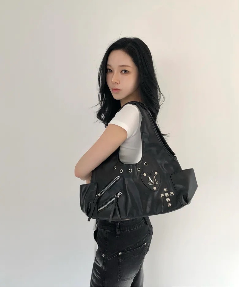 韓國限定🇰🇷 MUCENT ROMIA HEART PATCH CROSS STUD SHOULDER BAG 歌德風 十字架 心形鉚釘 貼片 手提包 單肩包 / 預購