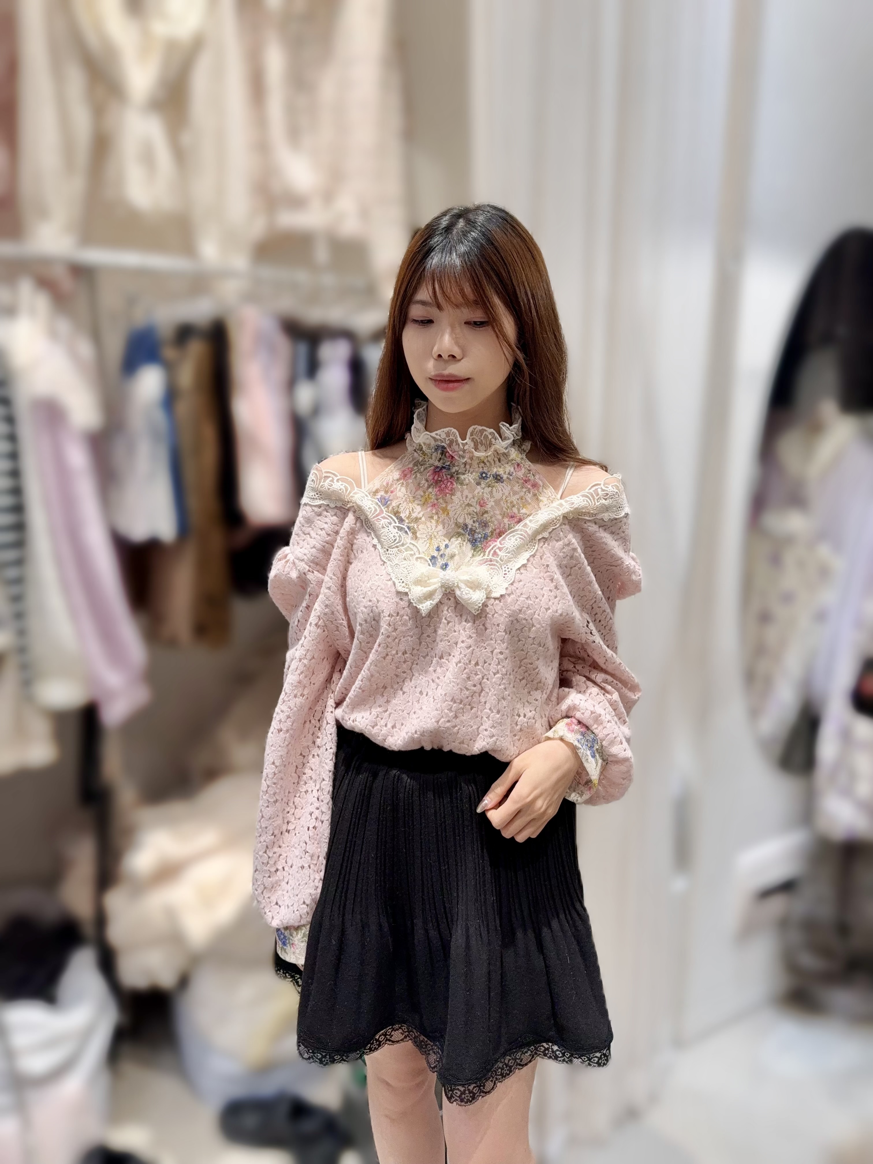 Y138   彩色LACE襯衫   胸 44 長24   $569  校長價