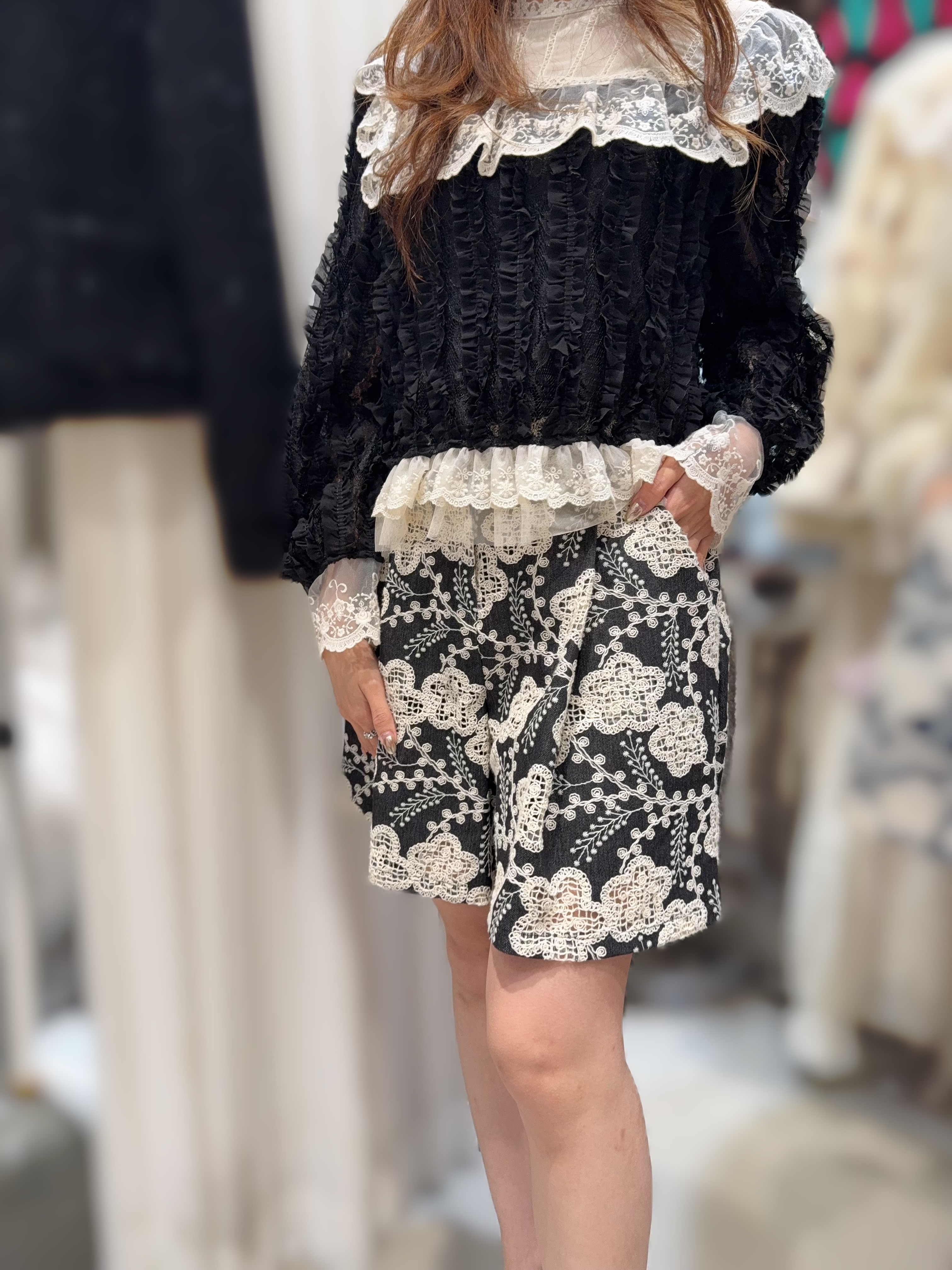 (限量)Y151  秋裝刺繡橡根牛仔褲 腰26-36 HIP54 長18  $499(一口價)