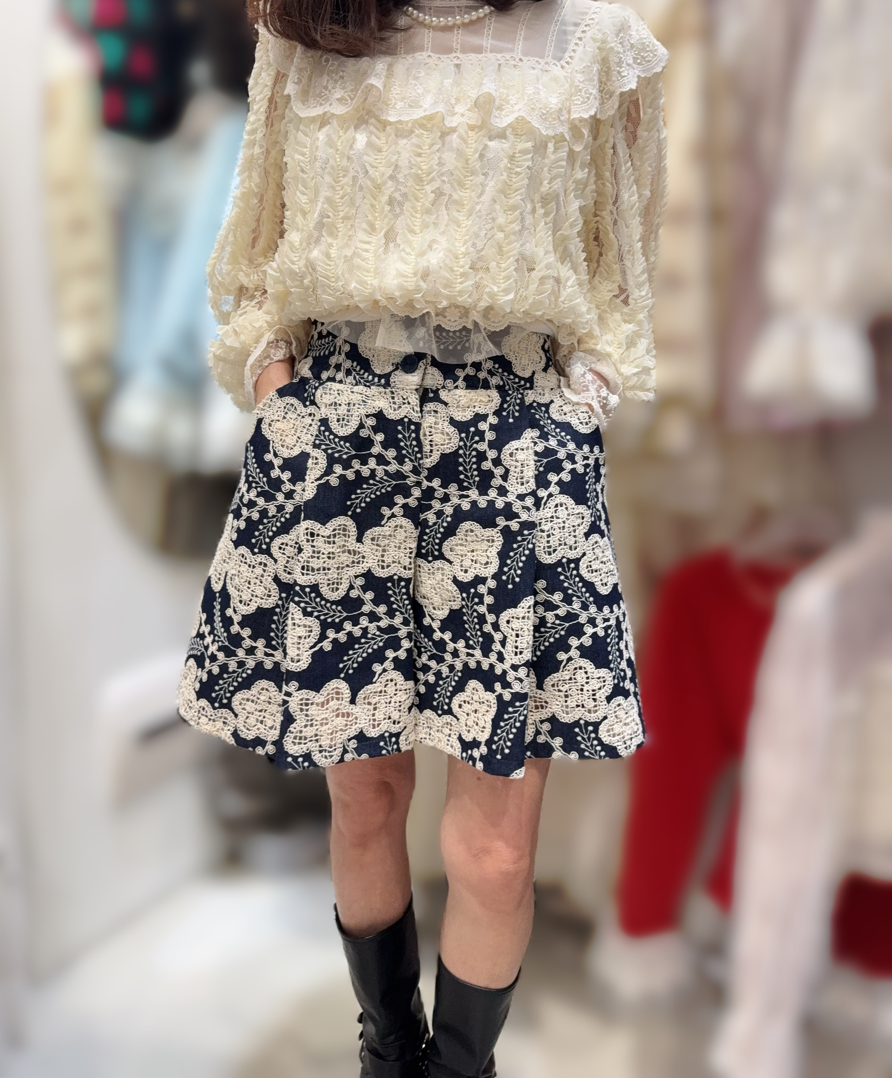 (限量)Y151  秋裝刺繡橡根牛仔褲 腰26-36 HIP54 長18  $499(一口價)