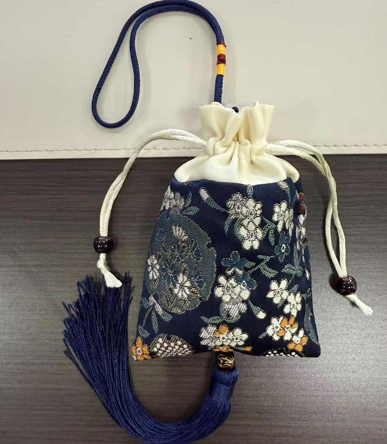 1021GZ18-GZTRIP-AGARWOOD-Kinam Fragrance Sachet (B18)