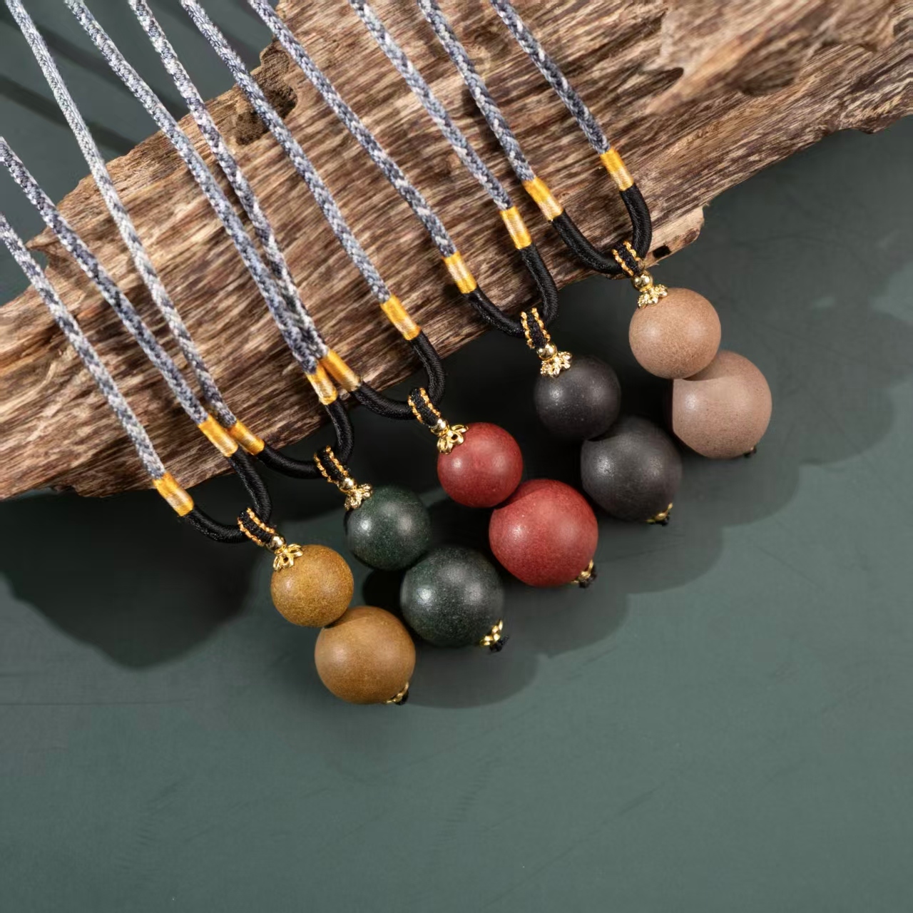 1021GZ64-GZTRIP-AGARWOOD-Traditional Herbal Bead Bracelet - White (B64)