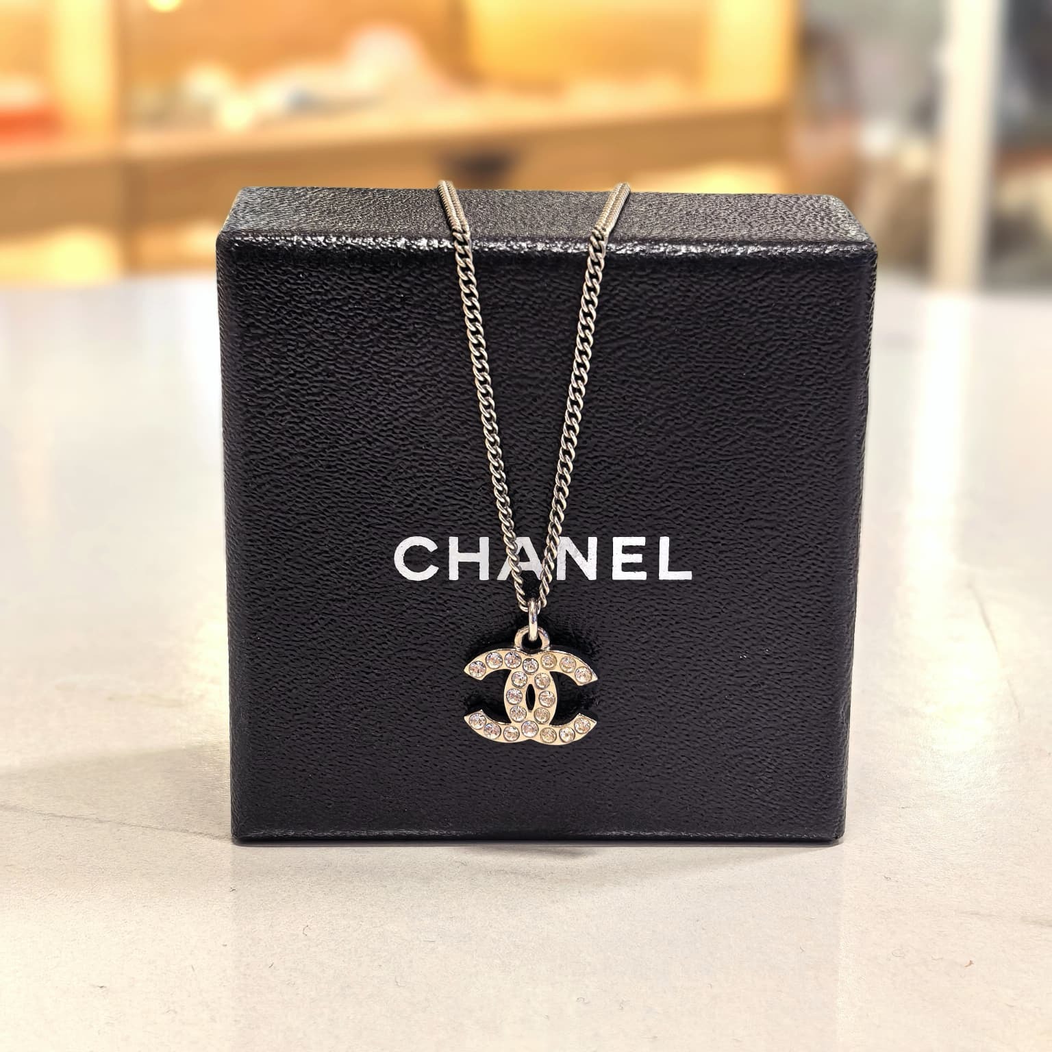 全新CHANEL頸鍊, A28942, 銀色金屬, 雙C水鑽, Crystal Necklace, #香奈兒CC項鏈, #BRAND NEW #香榭站正品