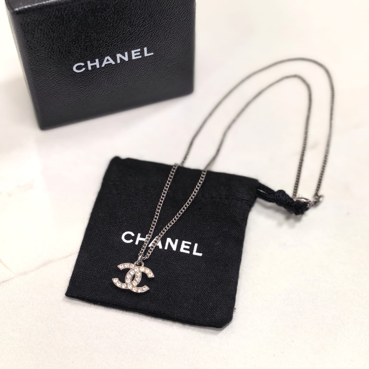 全新CHANEL頸鍊, A28942, 銀色金屬, 雙C水鑽, Crystal Necklace, #香奈兒CC項鏈, #BRAND NEW #香榭站正品