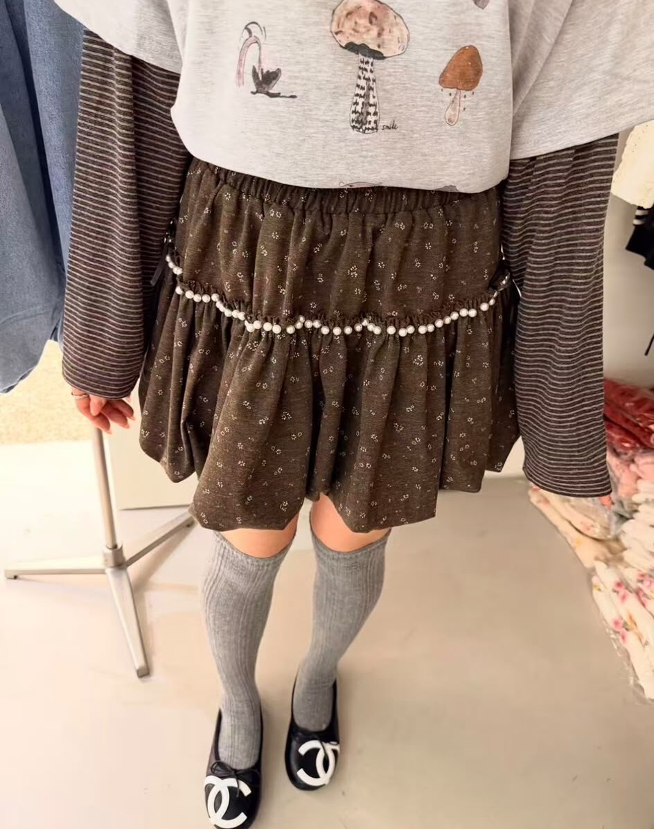 CE09  下身珠珠碎花泡泡裙褲  腰24  -40  長 16 HIP  42  $499