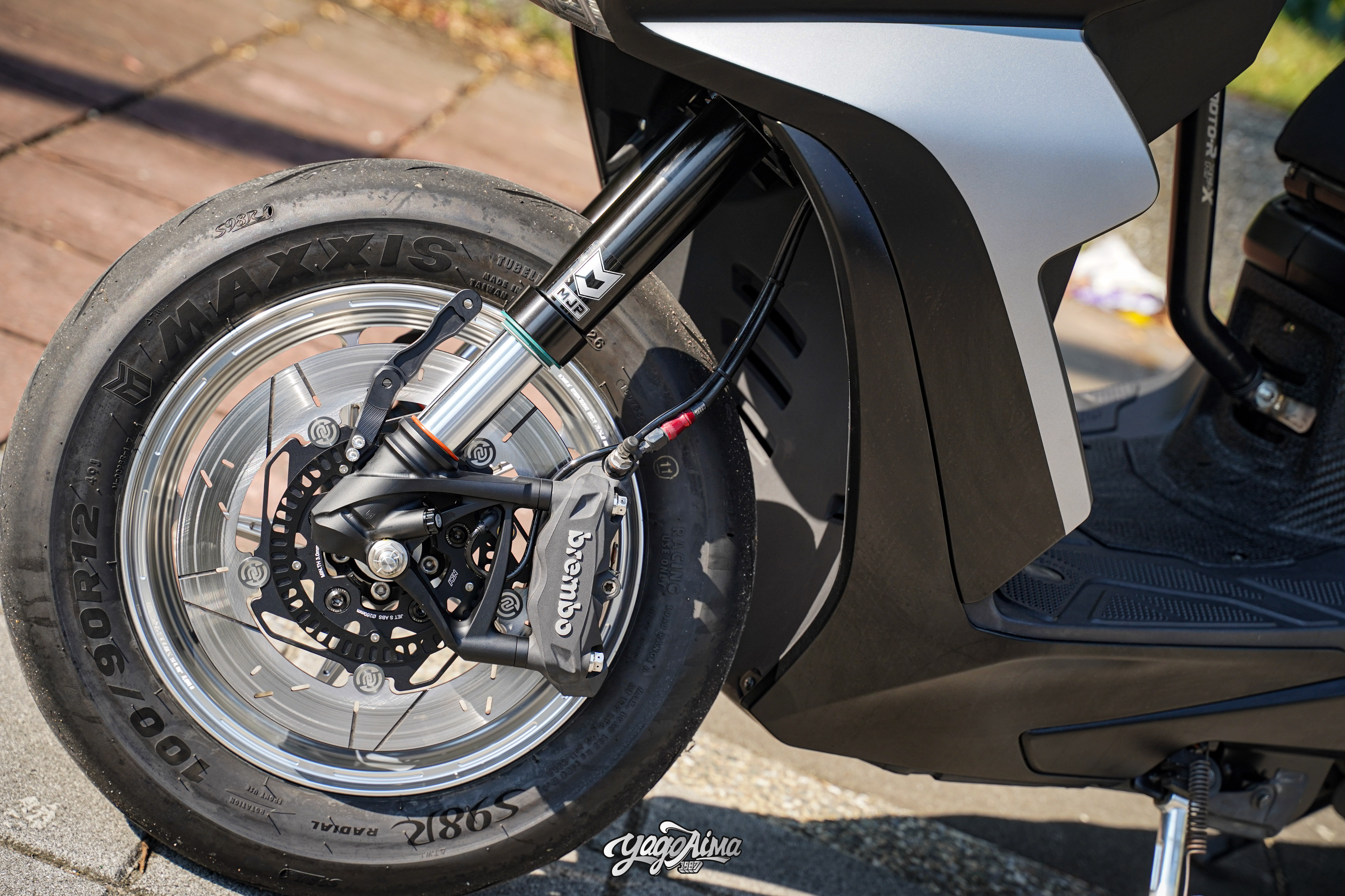FNX MJP 倒叉與 BREMBO 前卡鉗配置