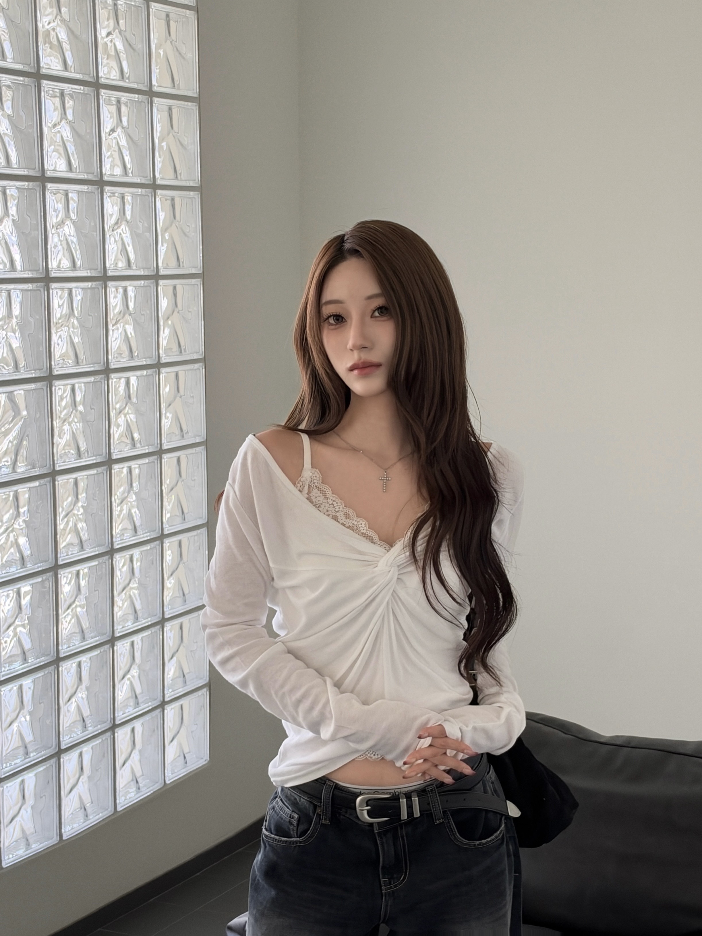 G09 微醺夜晚 微辣小V扭結上衣 (白)