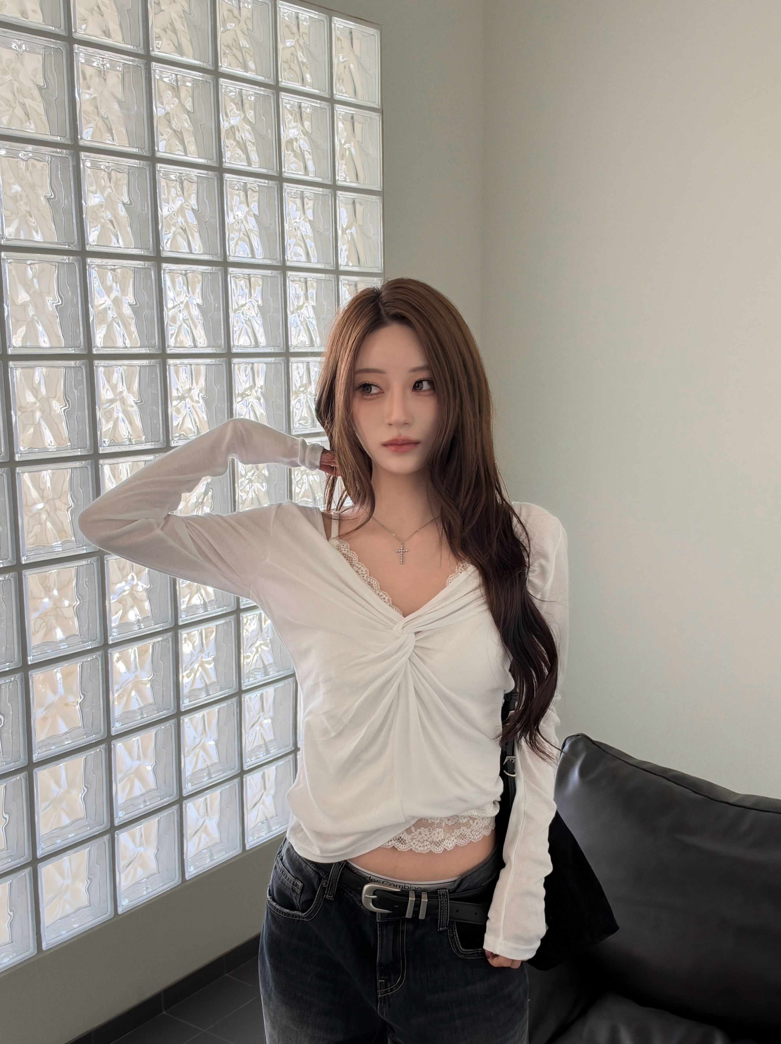 G09 微醺夜晚 微辣小V扭結上衣 (白)