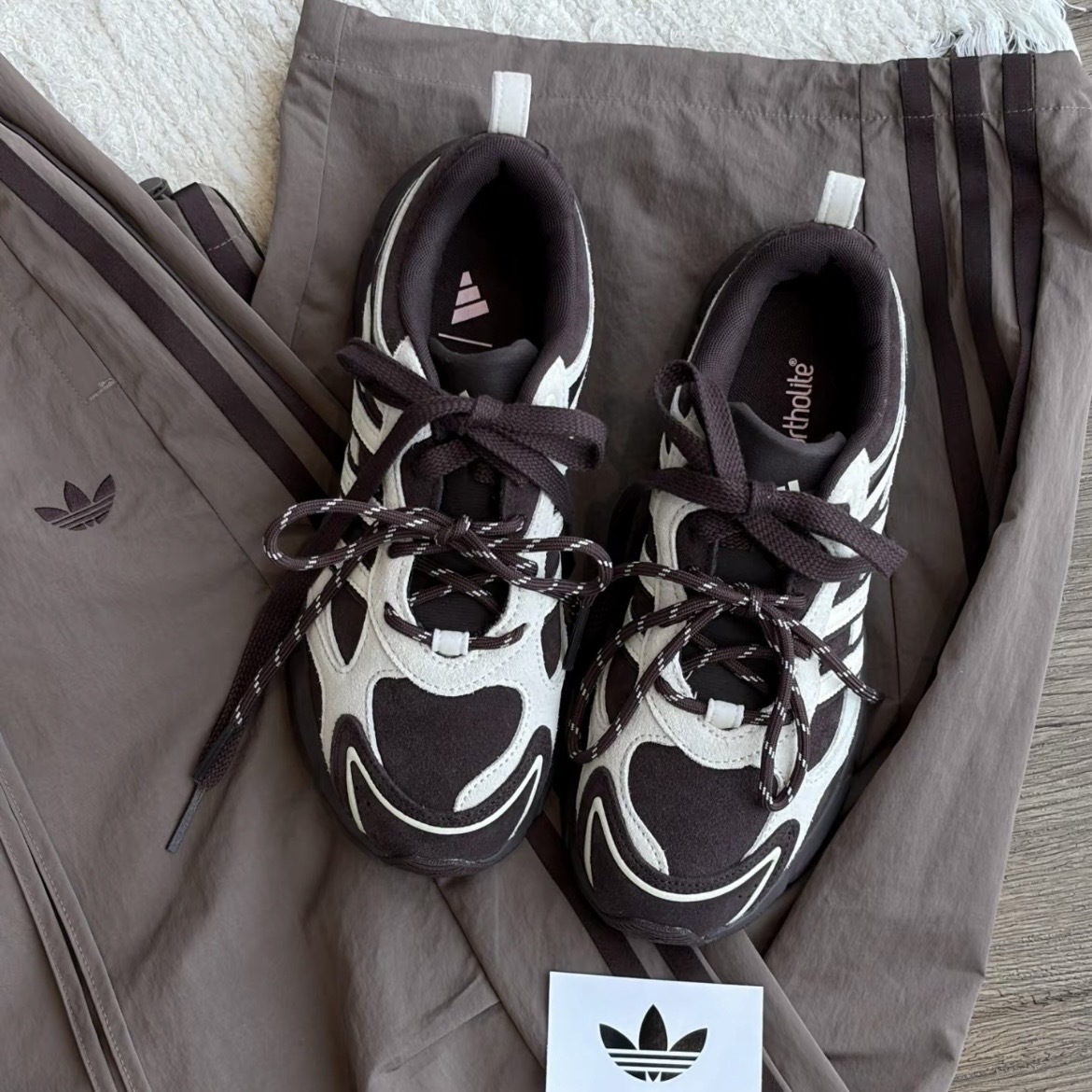 ADIDAS WHISPER GLIDE 美拉德 麂皮拼接 雙鞋帶 復古 女鞋 LA4341