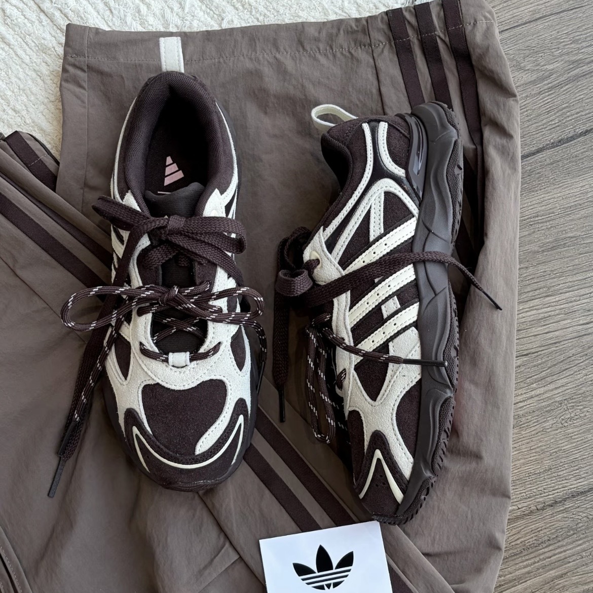 ADIDAS WHISPER GLIDE 美拉德 麂皮拼接 雙鞋帶 復古 女鞋 LA4341
