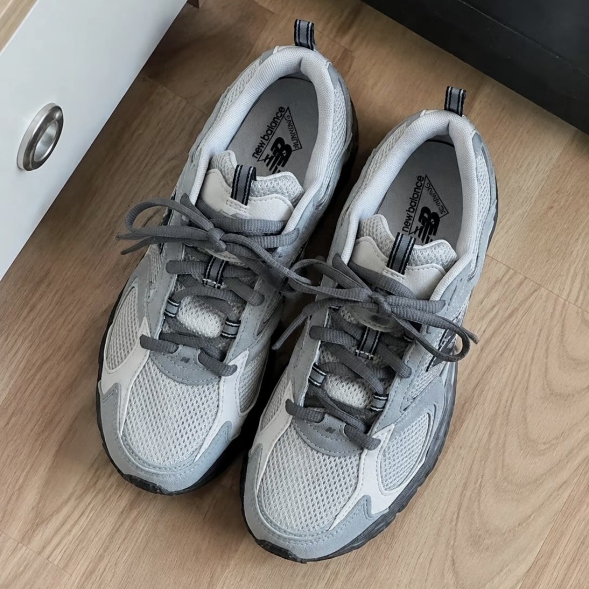 【代購】New Balance 408 復古老爹鞋 舒適透氣休閒跑鞋 男女同款 深灰色