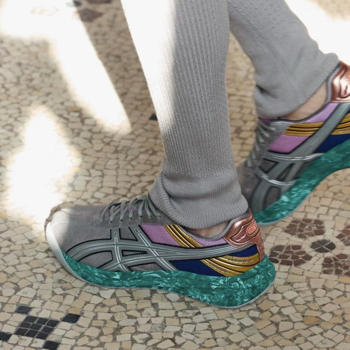 【代購】ASICS × KIKO KOSTADINOV LYASA FF 2 聯名機能跑鞋 男女同款 灰綠