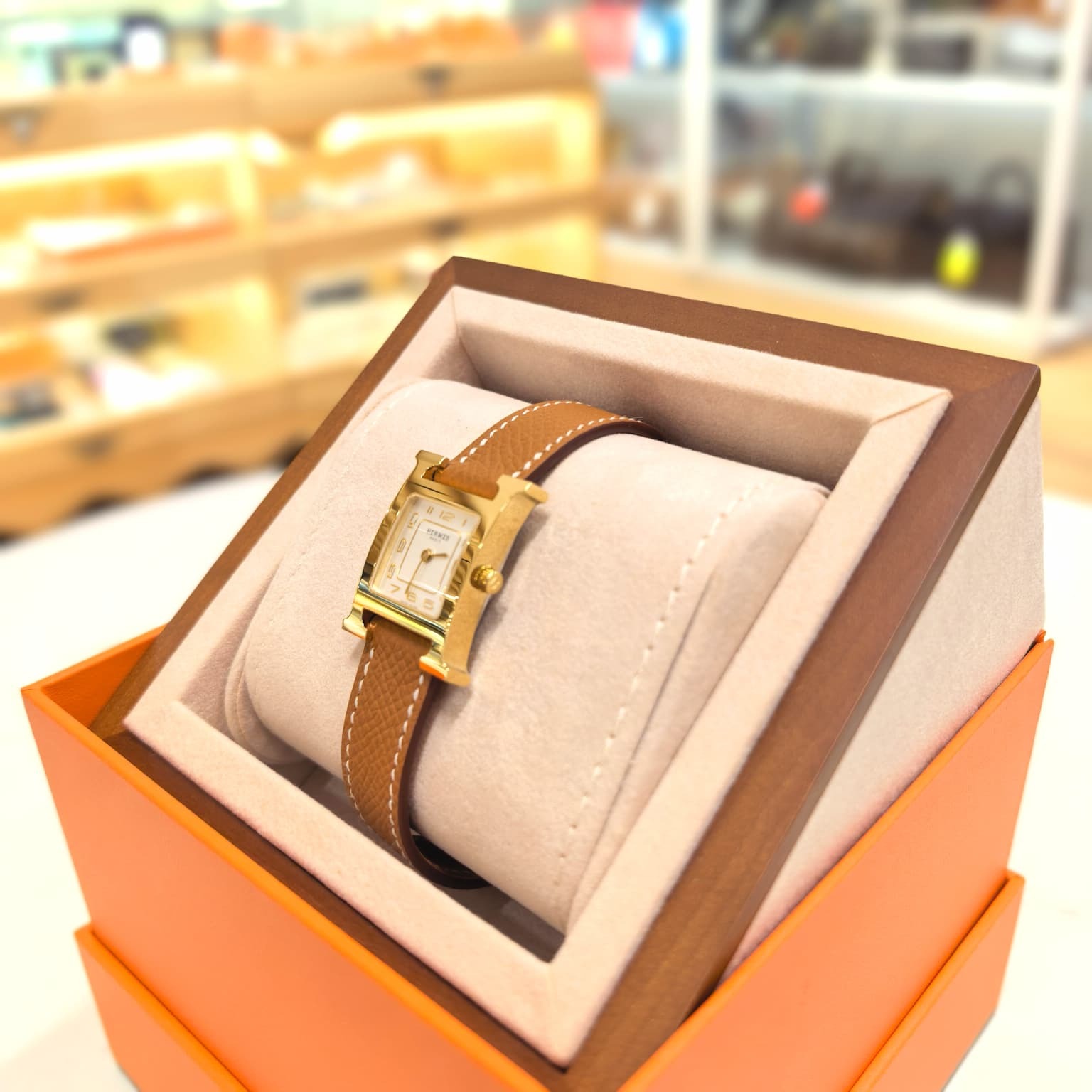 全新HERMES手錶 W404380WW00 25mm 金棕色錶帶拼白面 Heure H watch, Small model,  #BRAND NEW #香榭站正品