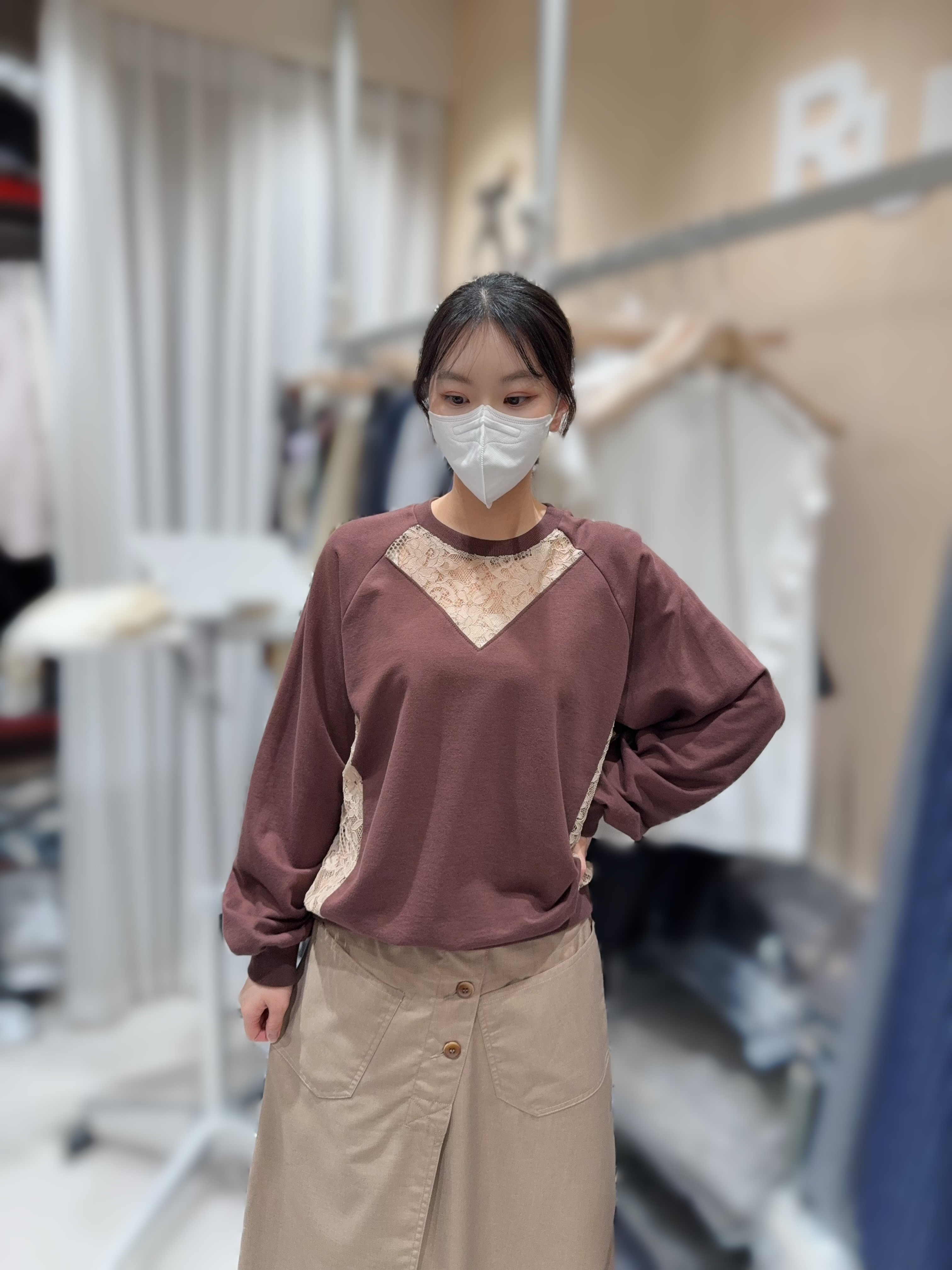 RU22  lace 衛衣  胸46 長26 $479