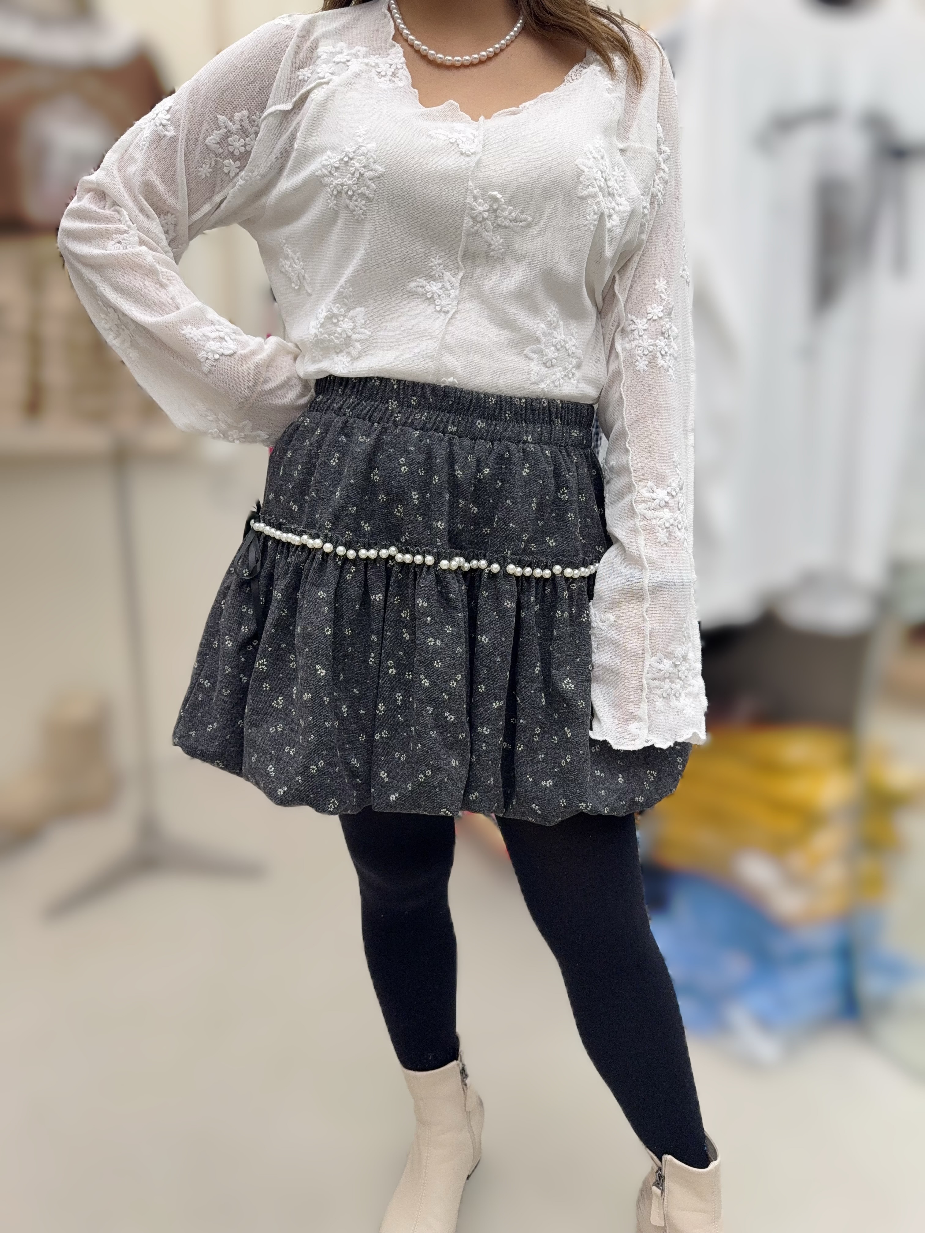 CE09  下身珠珠碎花泡泡裙褲  腰24  -40  長 16 HIP  42  $499