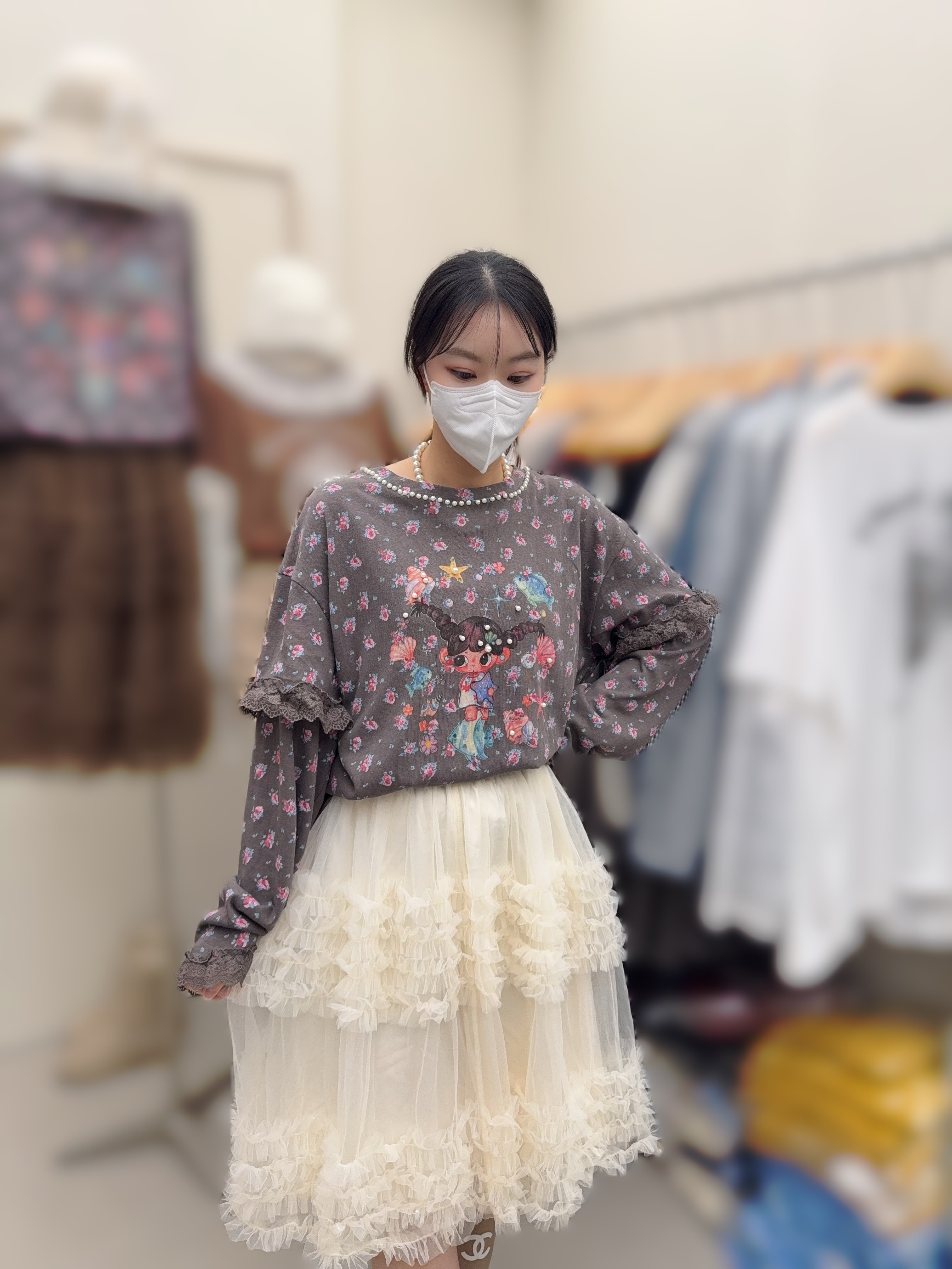 CE12   珠珠碎花T  胸46 -66  長28    $529  校長靚價