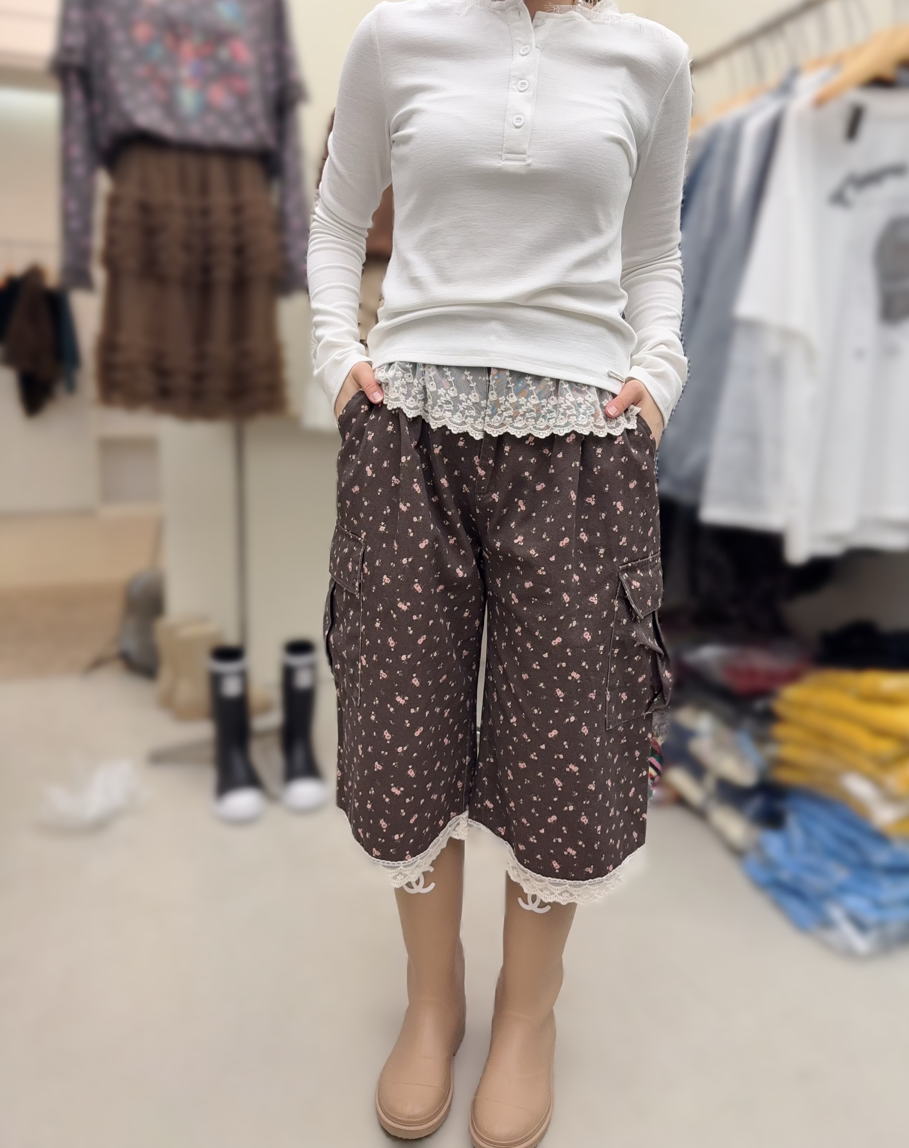 CE13  下身  高質LACE 7 分 碎花褲  腰 28 - 46  長28 HIP  50   $549  校長彩蛋價