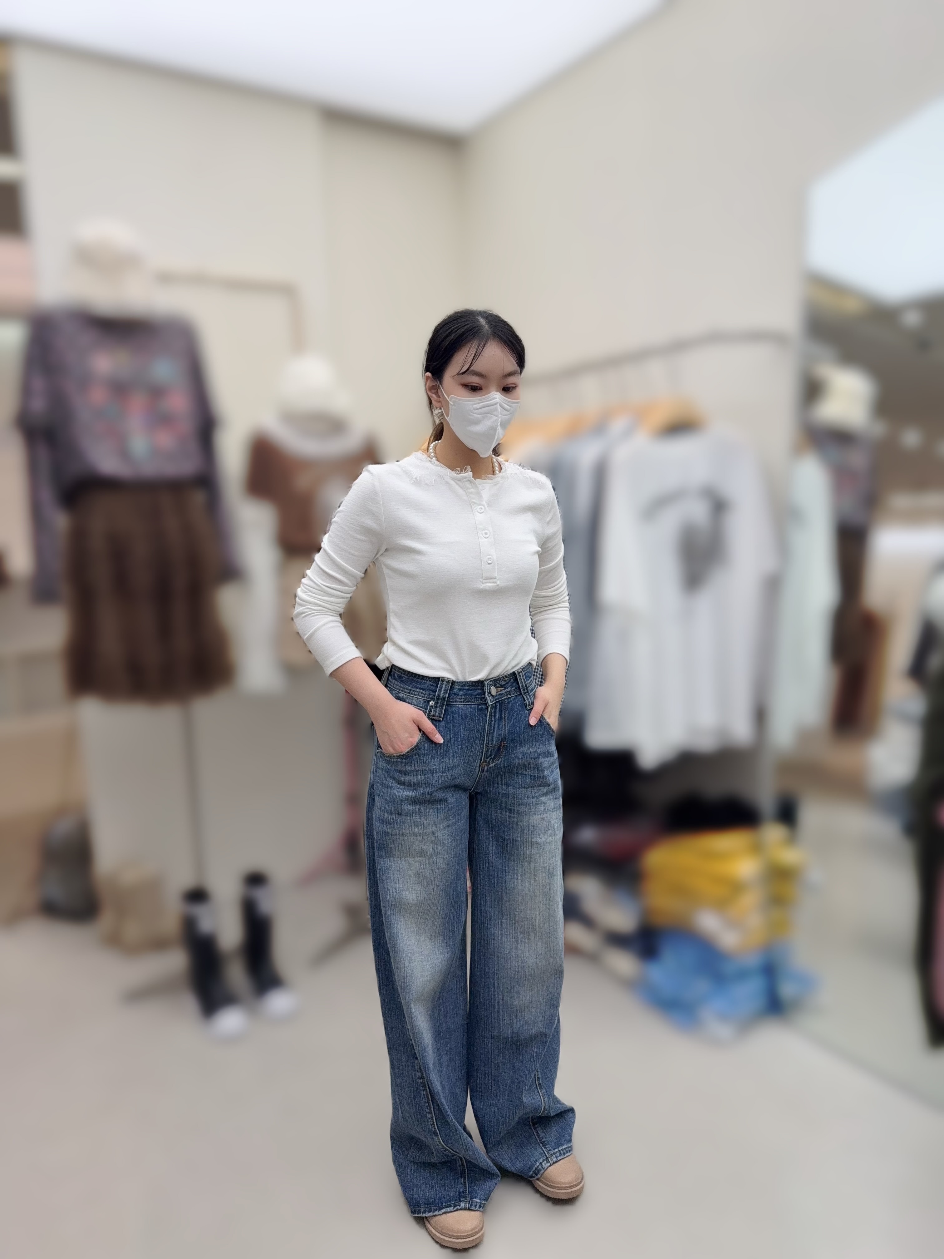 CE42  韓風洗水牛仔褲    S腰28長  41.5  hip 40  /    M腰 29長 42.5  hip  41    /  L 腰 30長 42.5  hip 42 $ 599  校長價