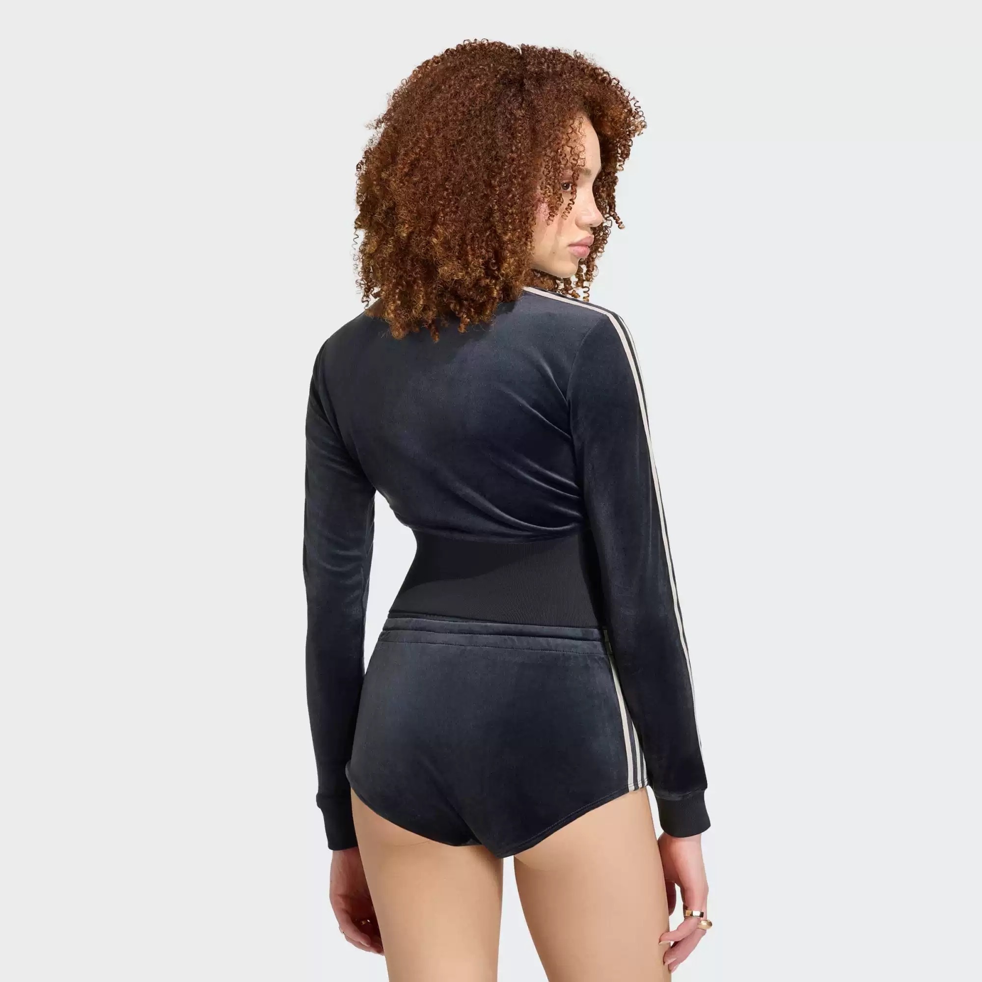 女款 ADIDAS OG SST V-NECK TRACK TOP 黑色 絲絨 收腰 修身 短版 V領 三葉草 外套【KS9176】ADLP