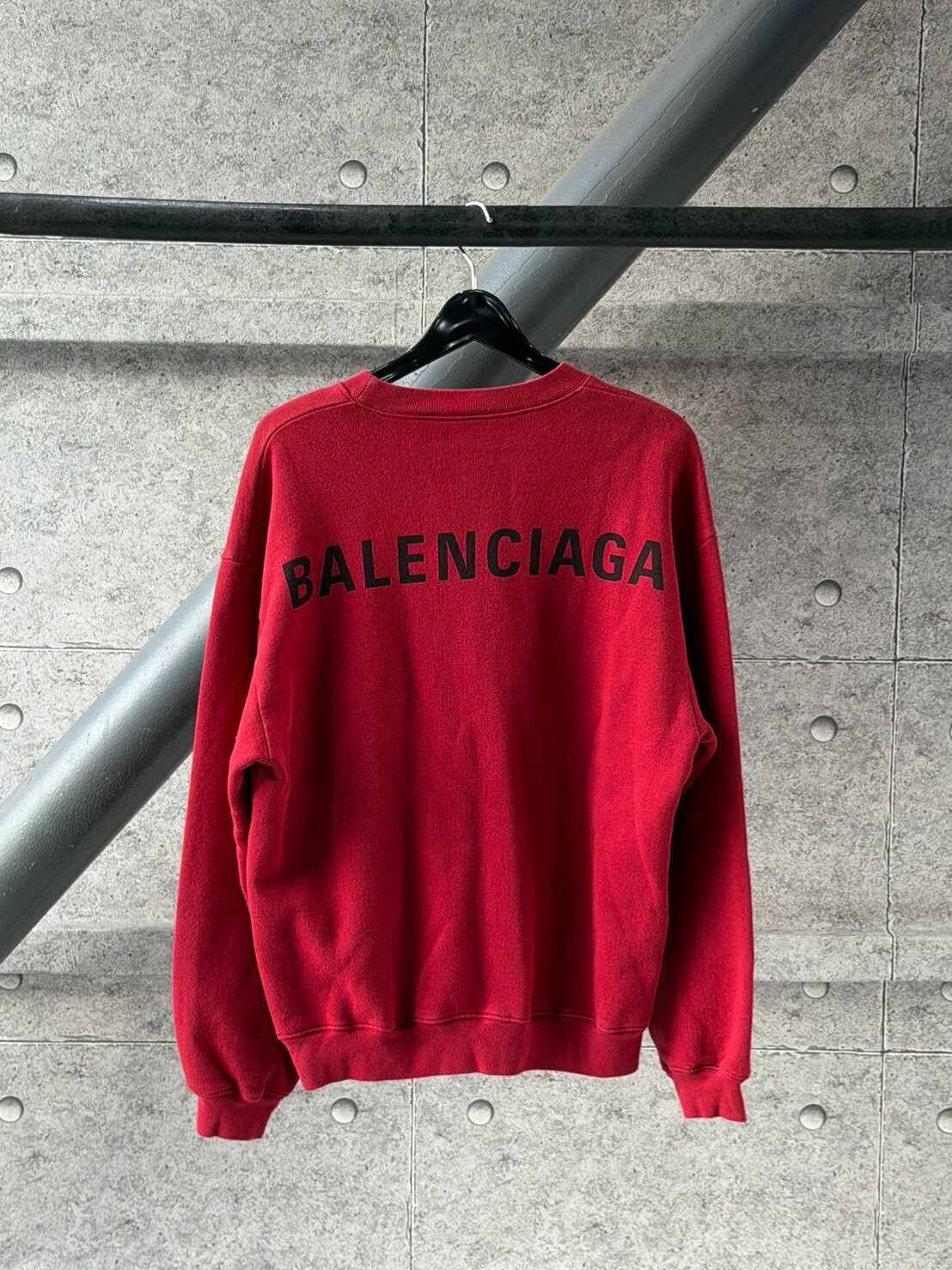 BALENCIAGA 背後黑字大Logo 紅衛衣