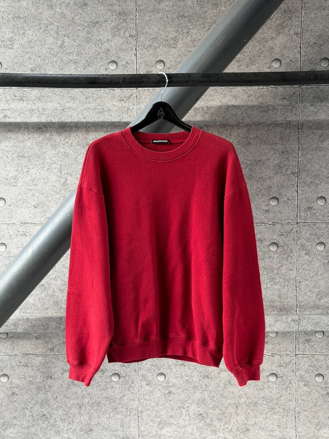 BALENCIAGA 背後黑字大Logo 紅衛衣